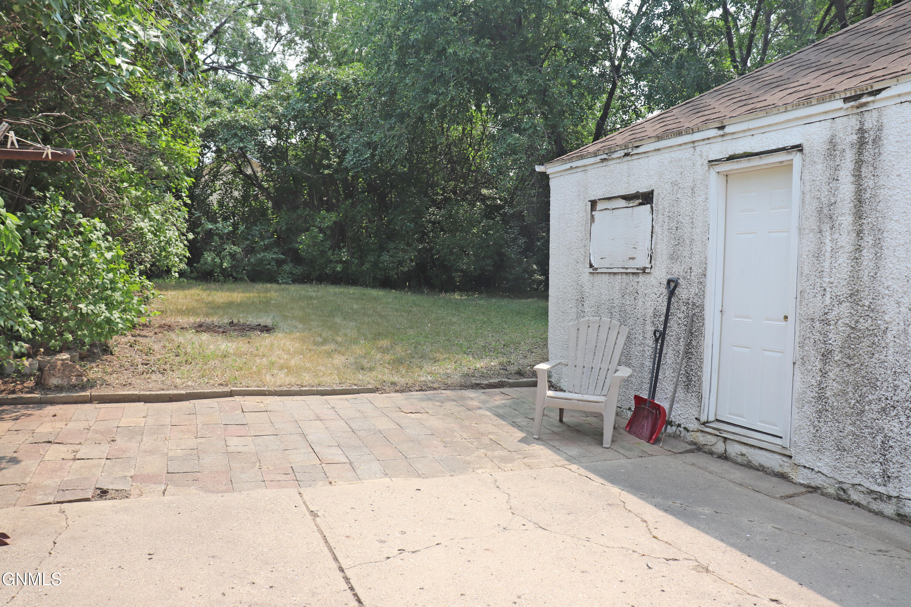 main property photo 28