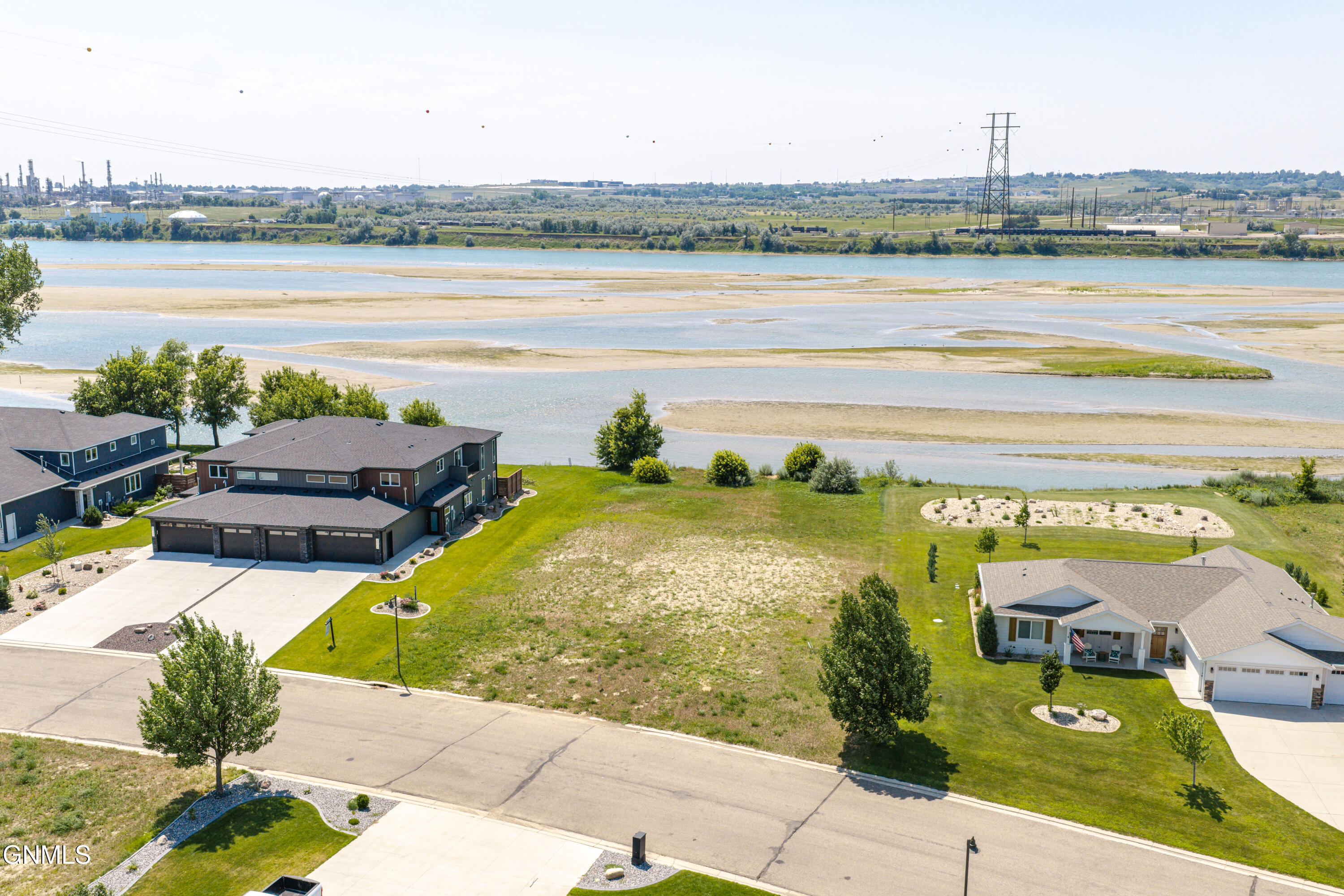 main property photo 14