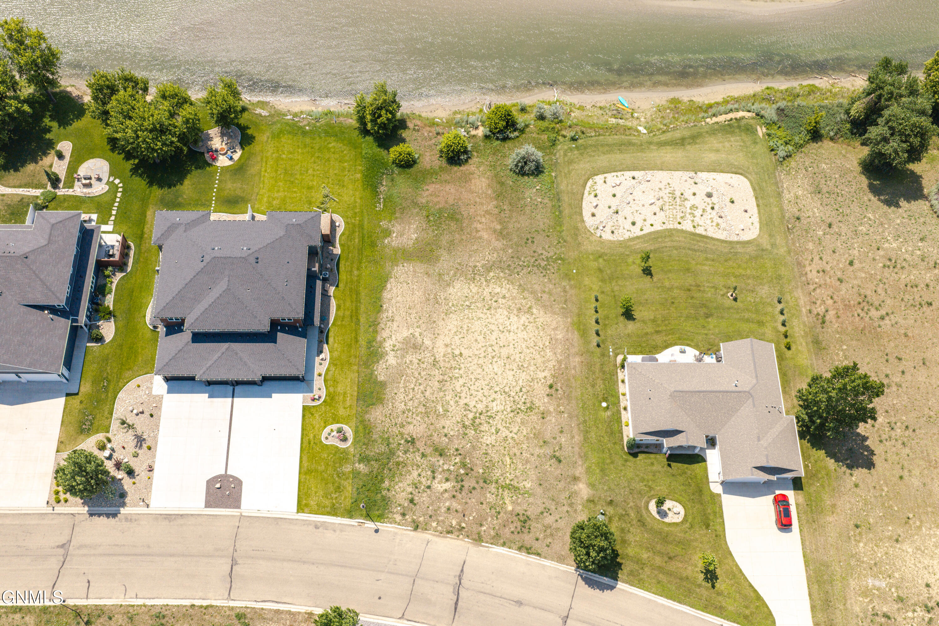 main property photo 5