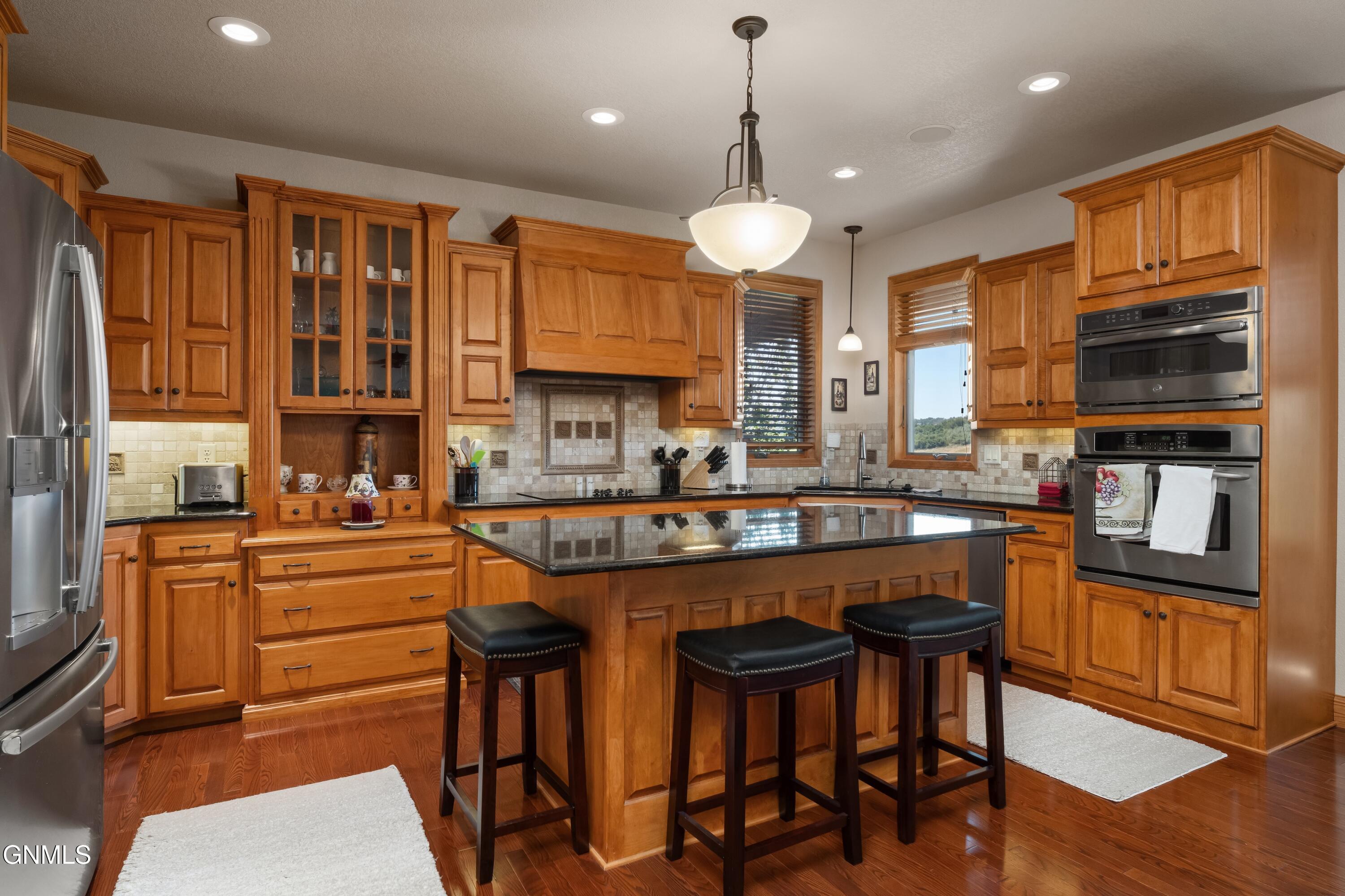 main property photo 8
