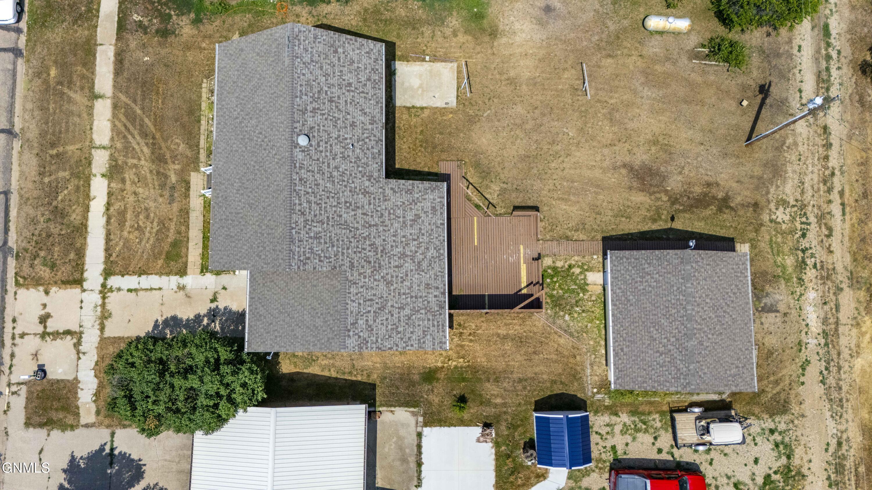 main property photo 40