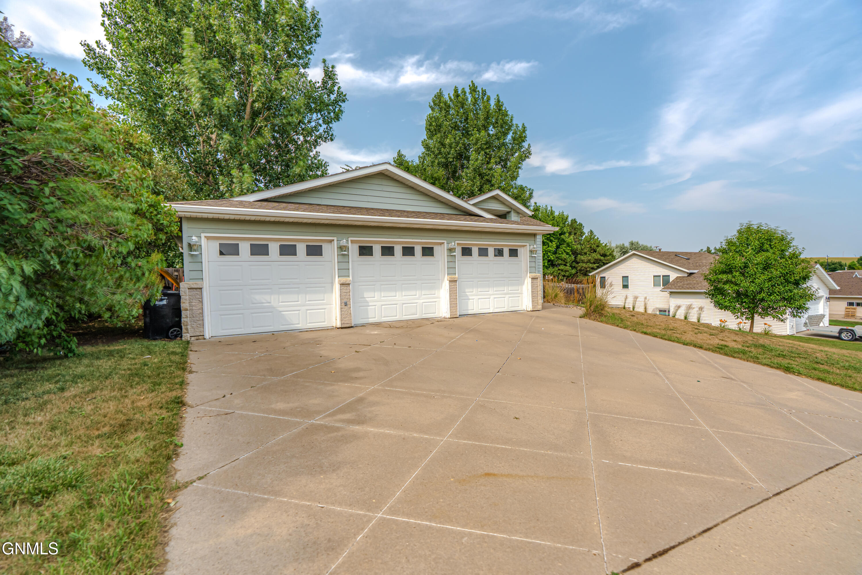 main property photo 75