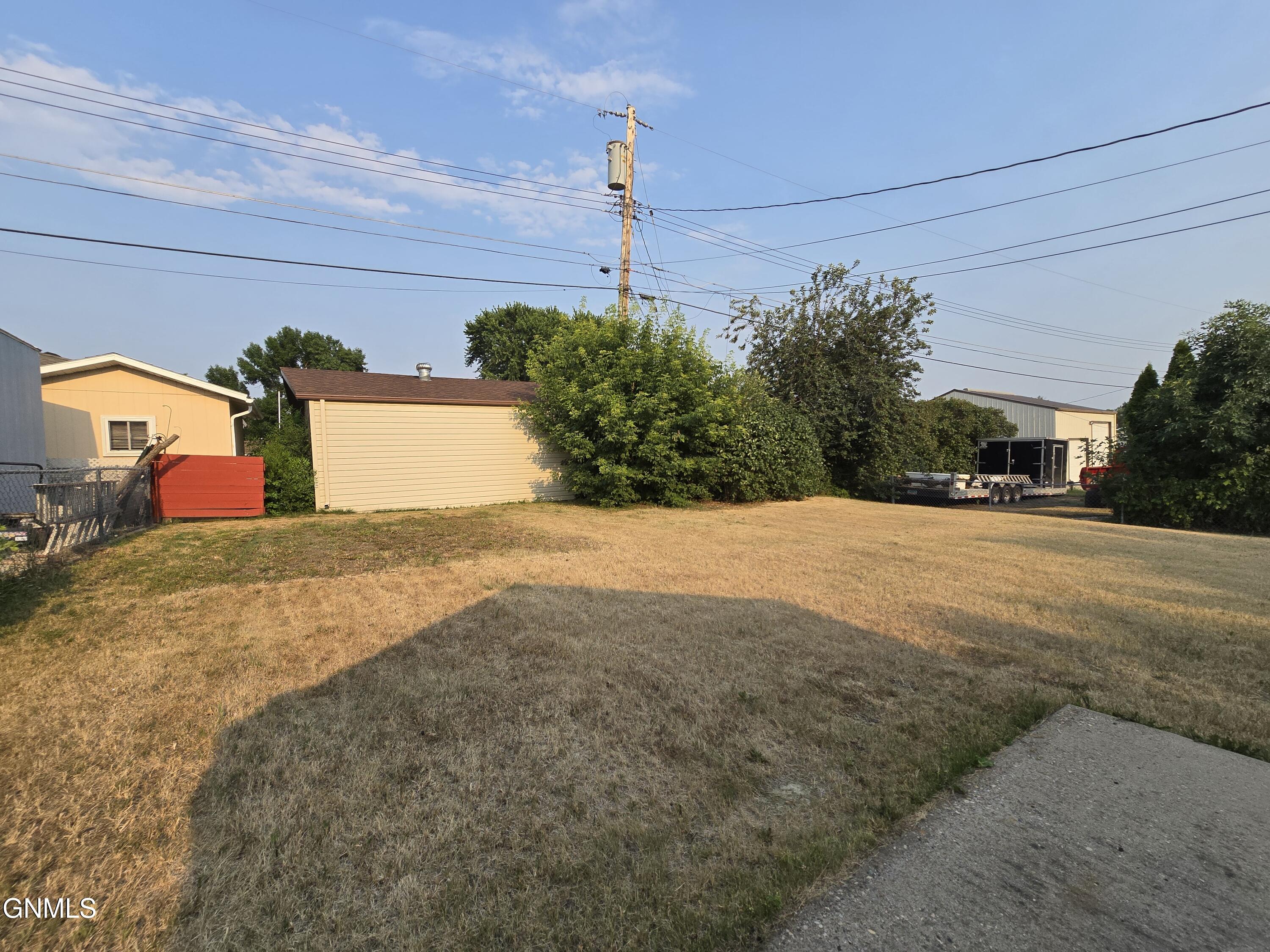 main property photo 11