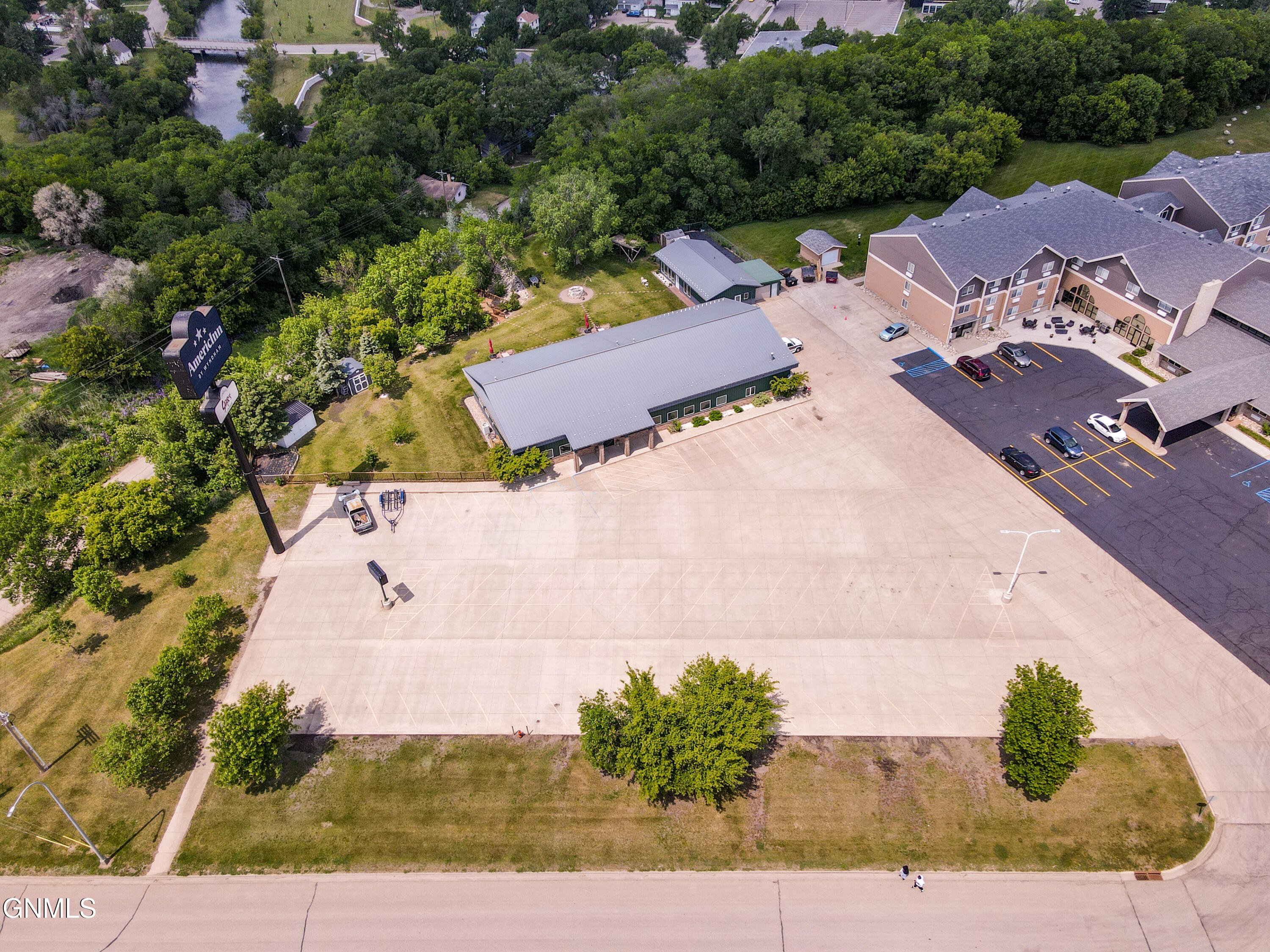 main property photo 10