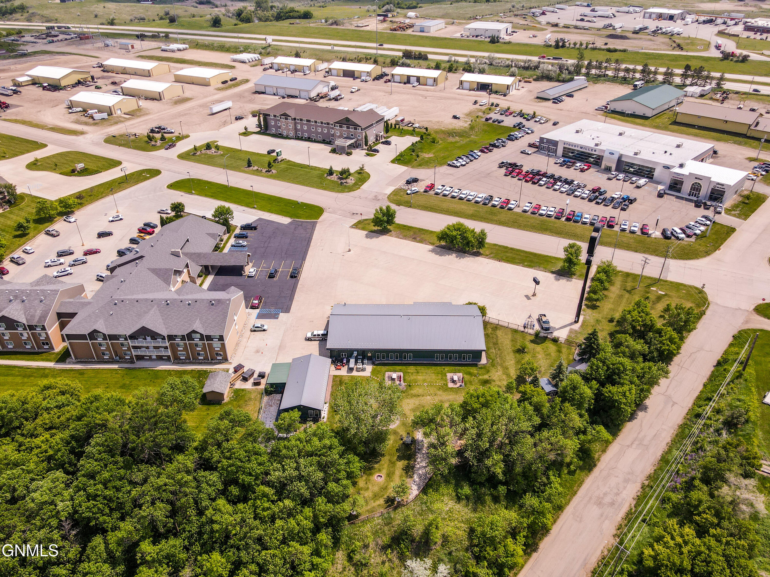 main property photo 25