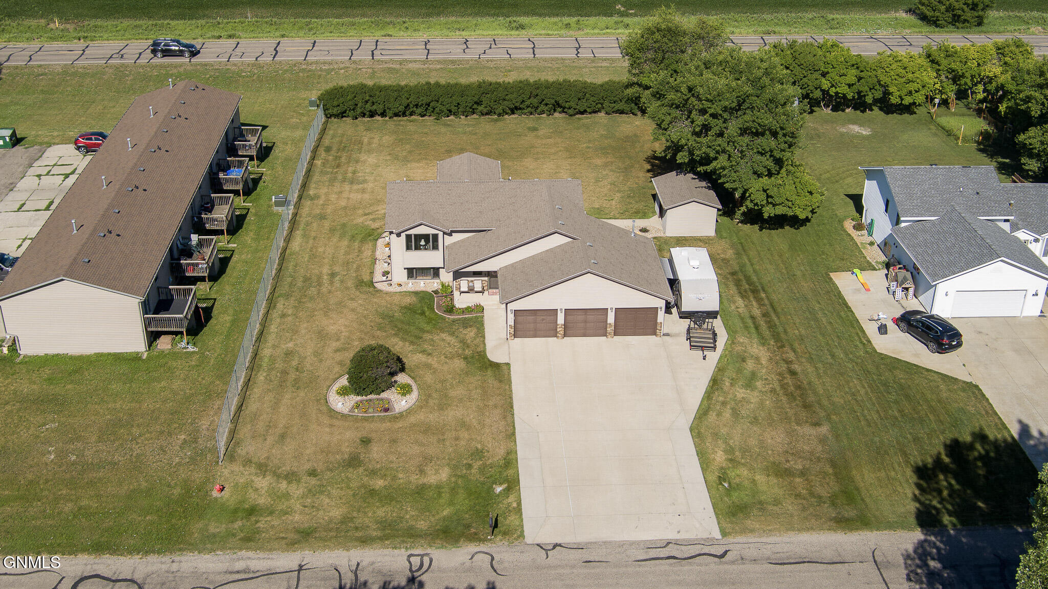 main property photo 39