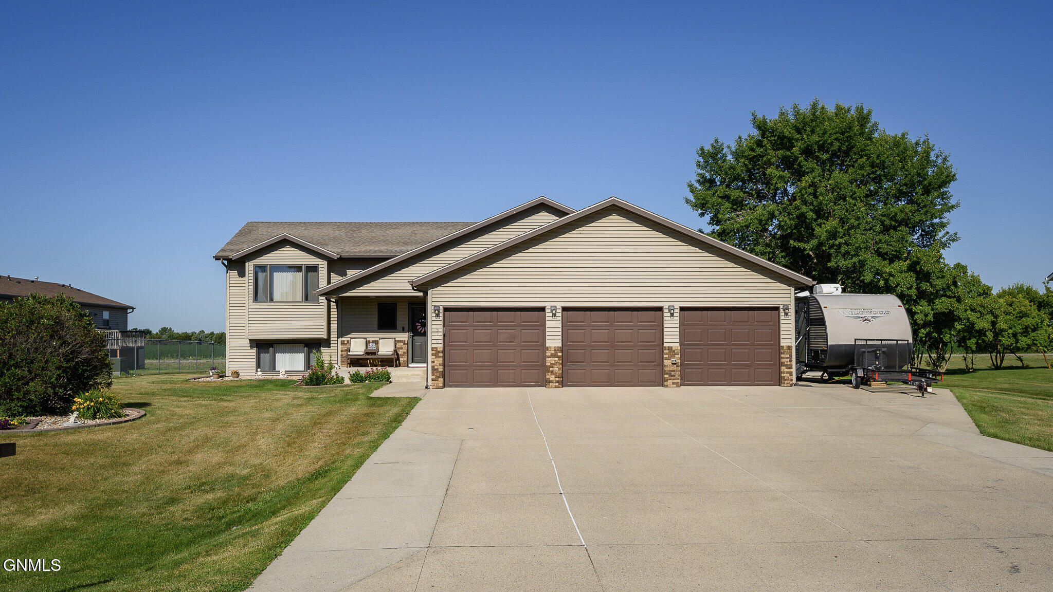 main property photo 50