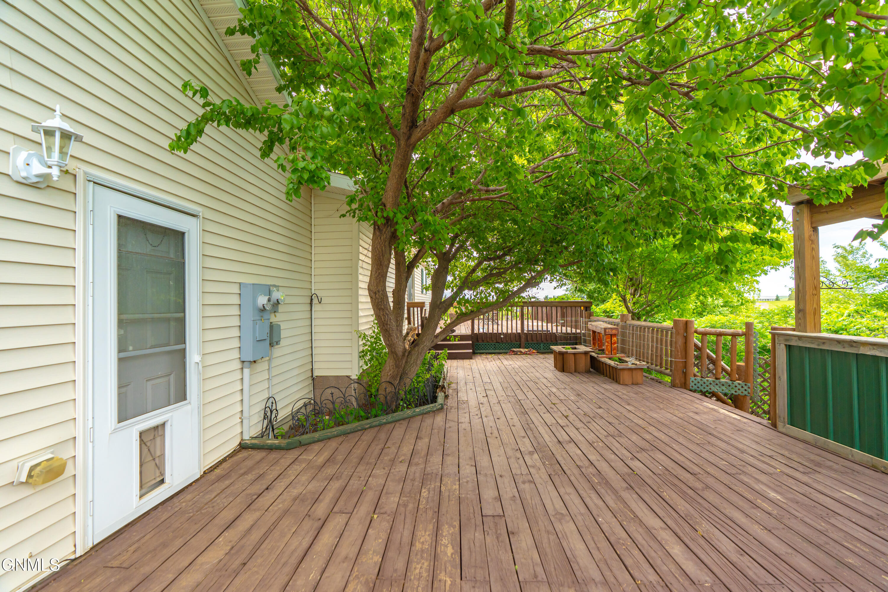 main property photo 45