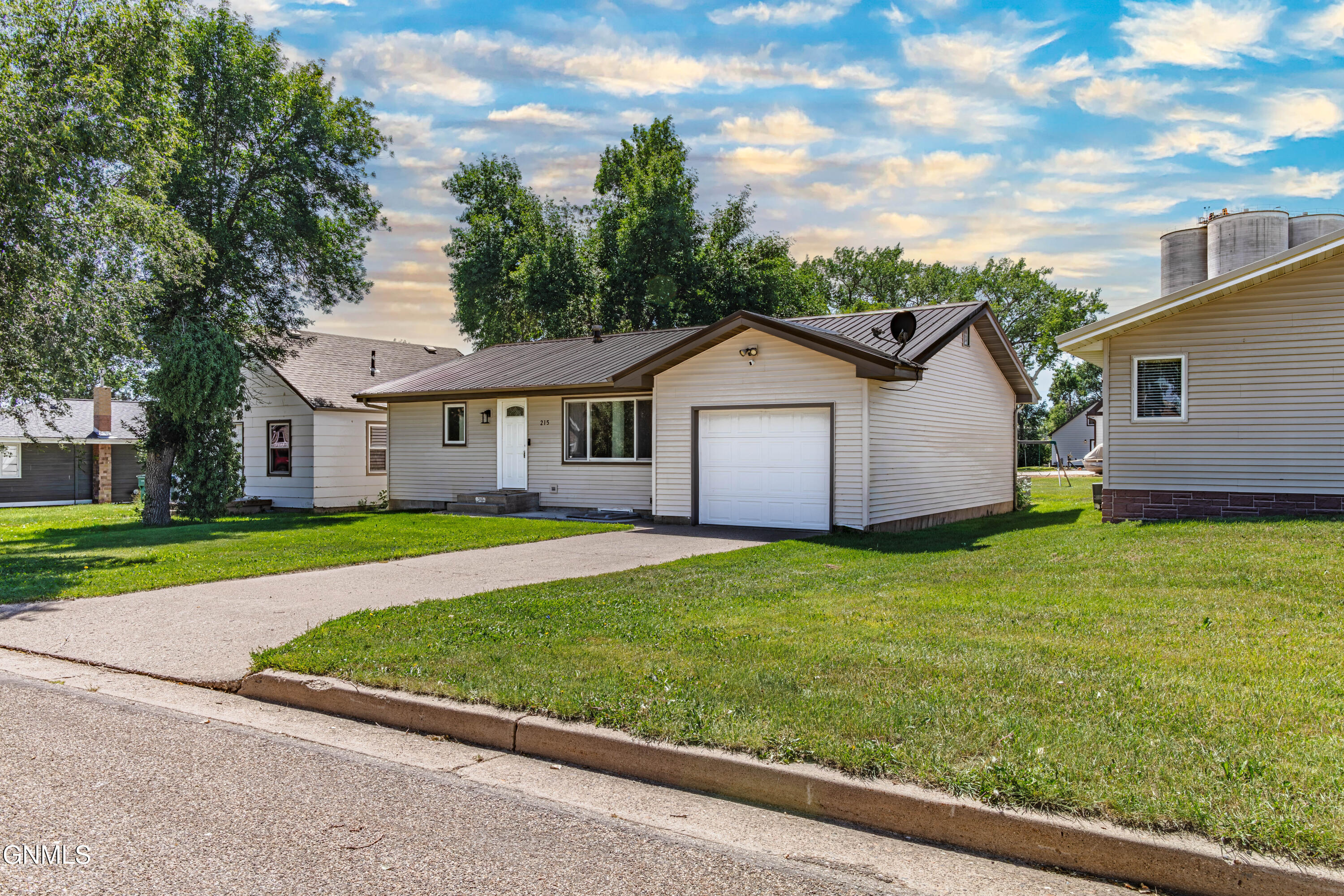 main property photo 78