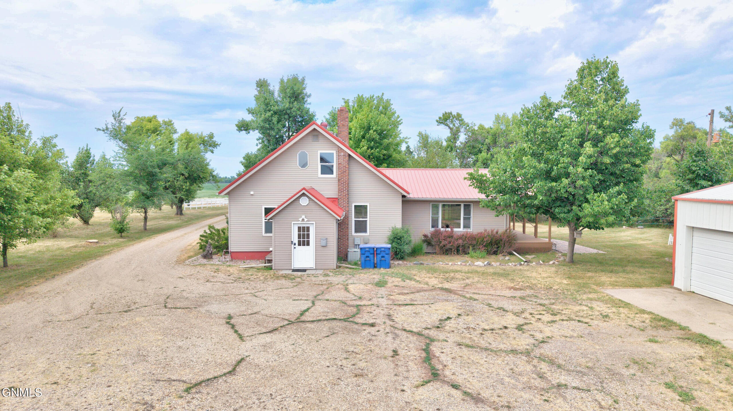 main property photo 40