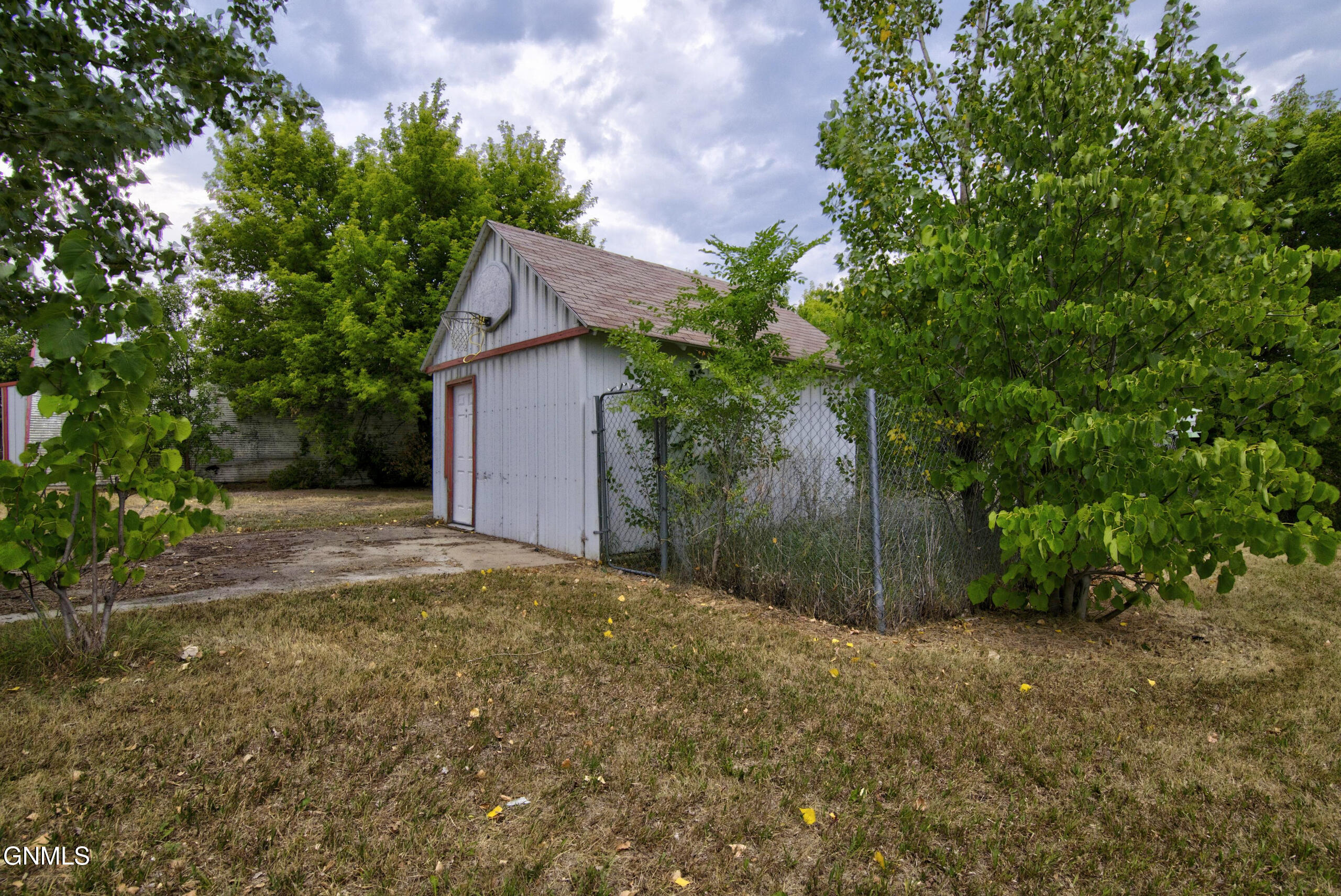 main property photo 50
