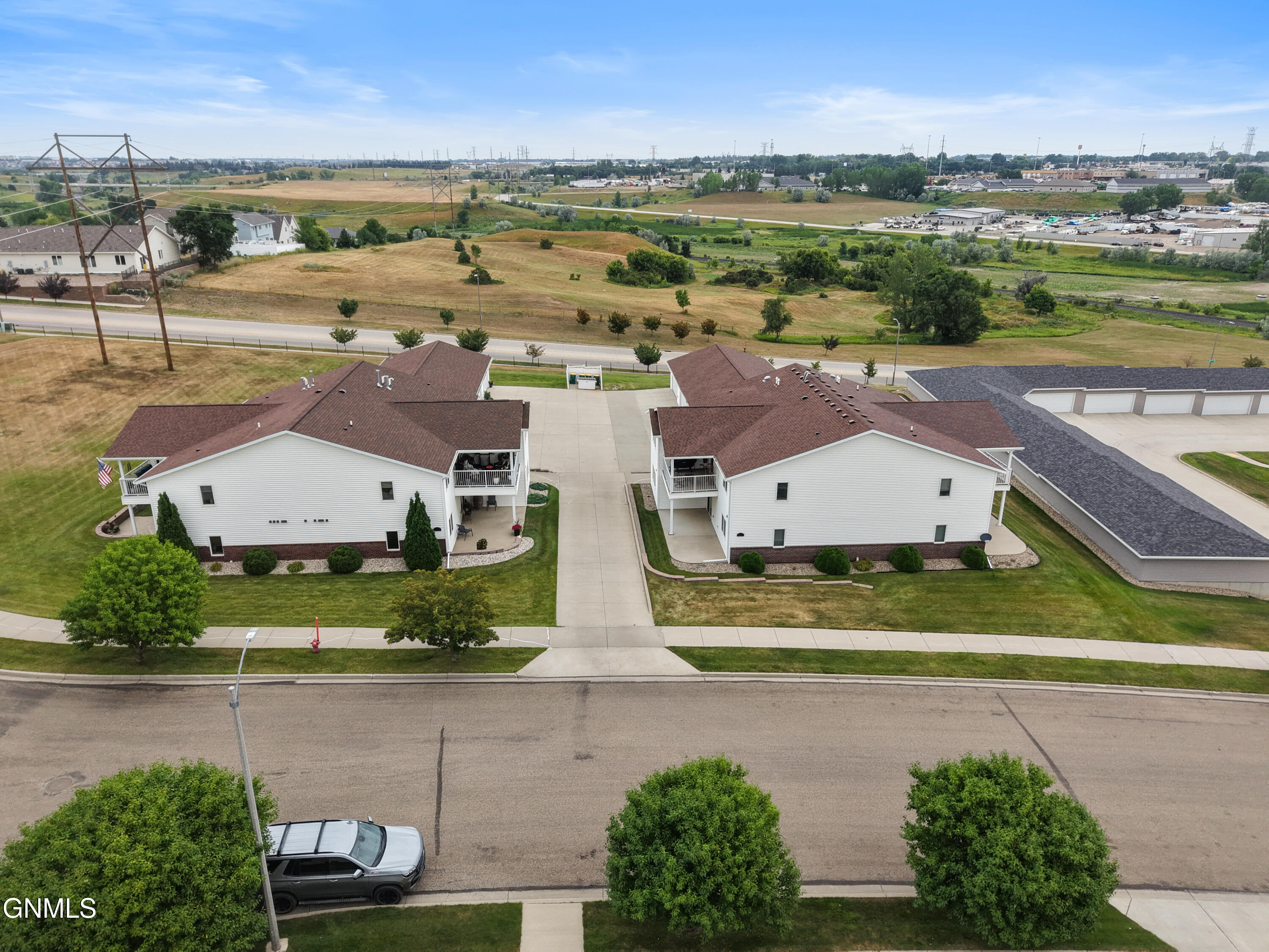 main property photo 34