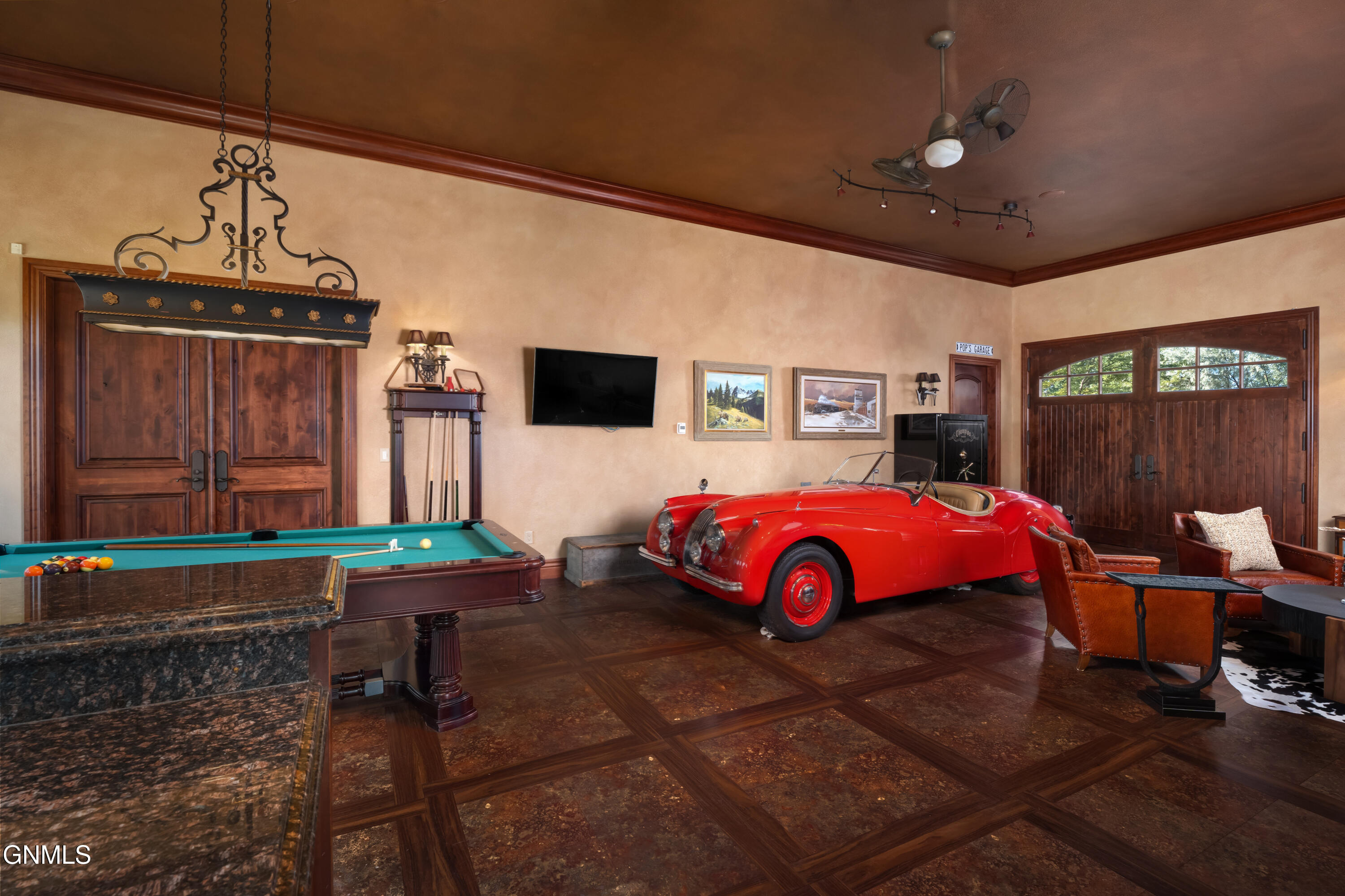 main property photo 7