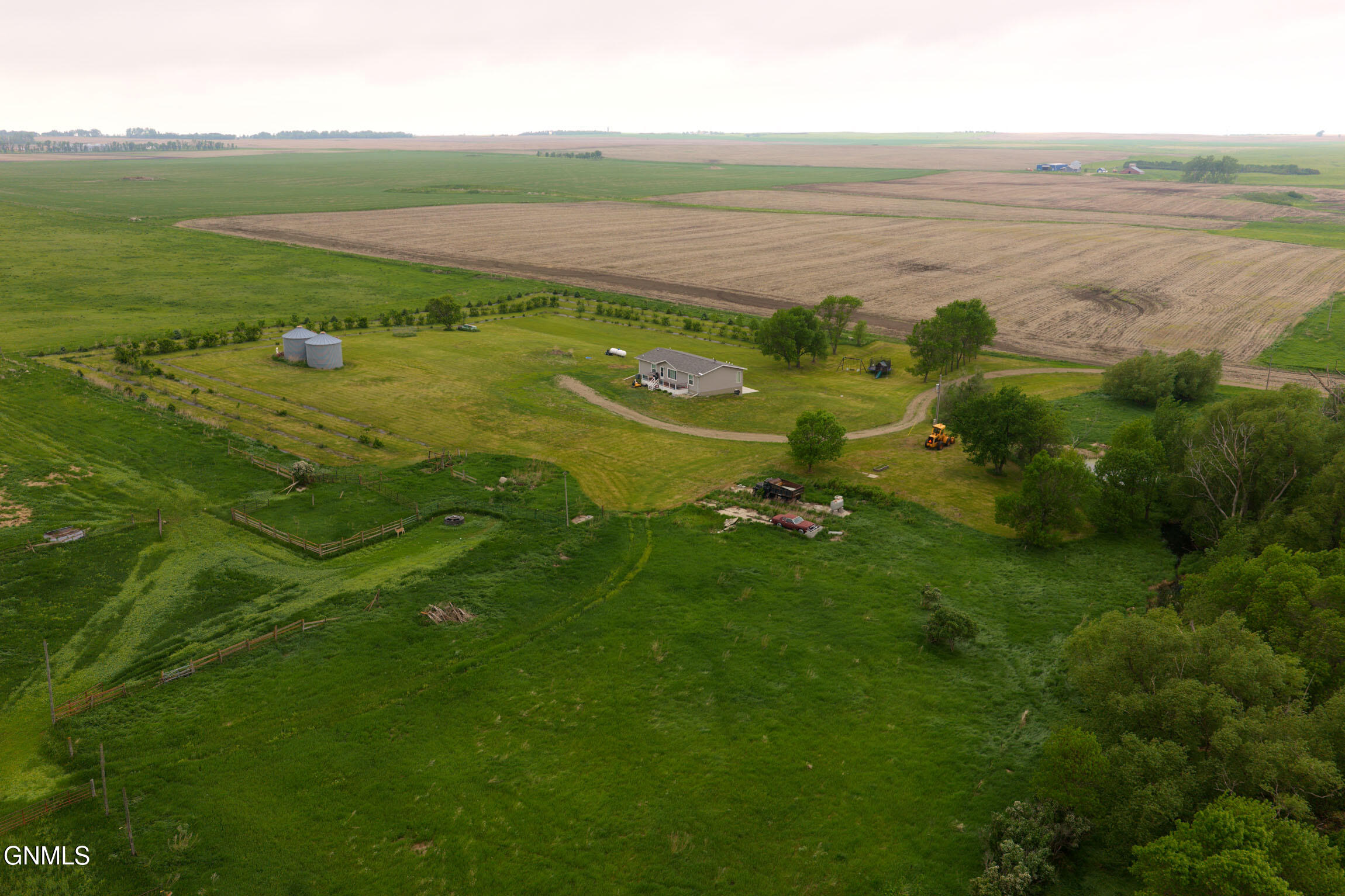 main property photo 13