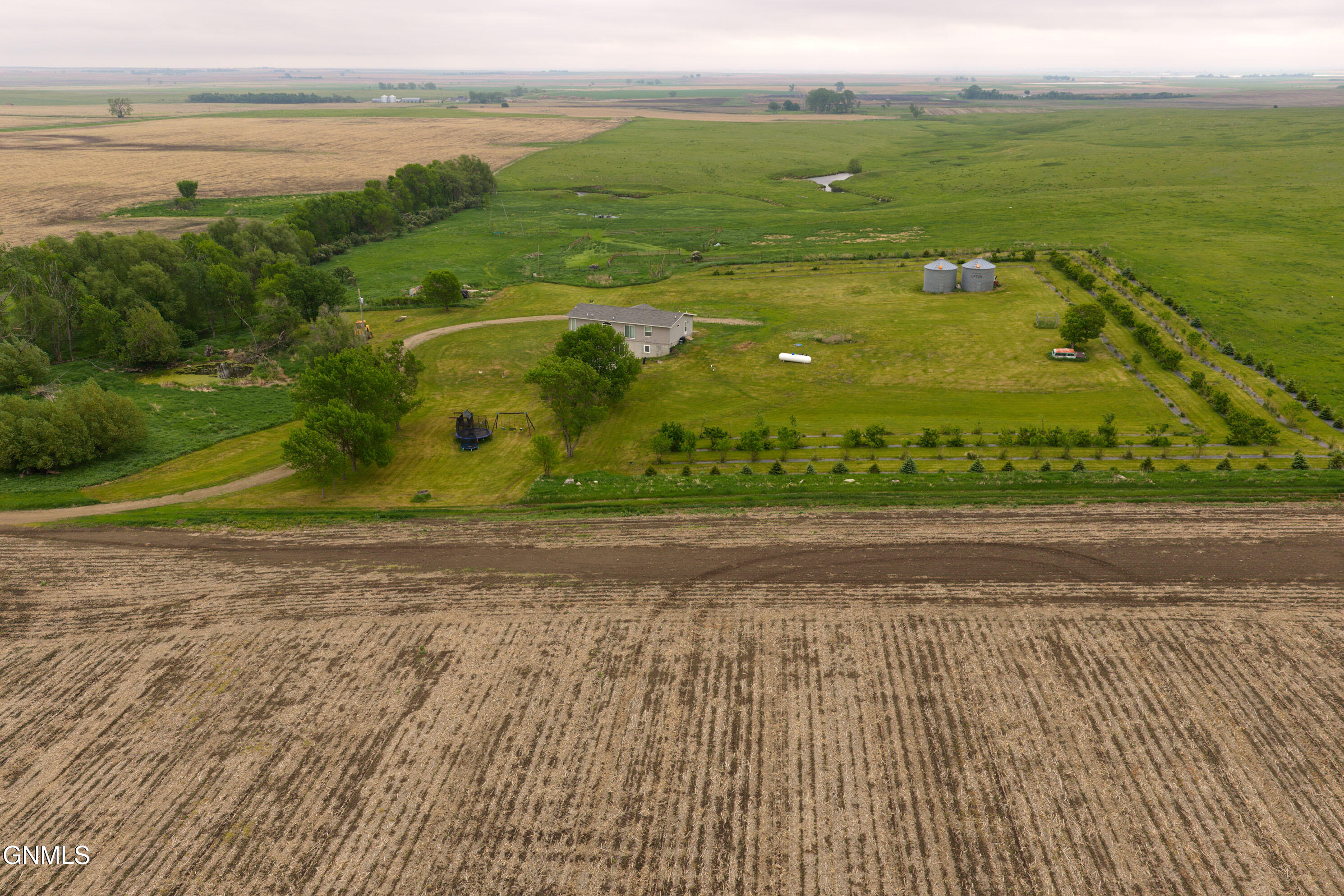 main property photo 27