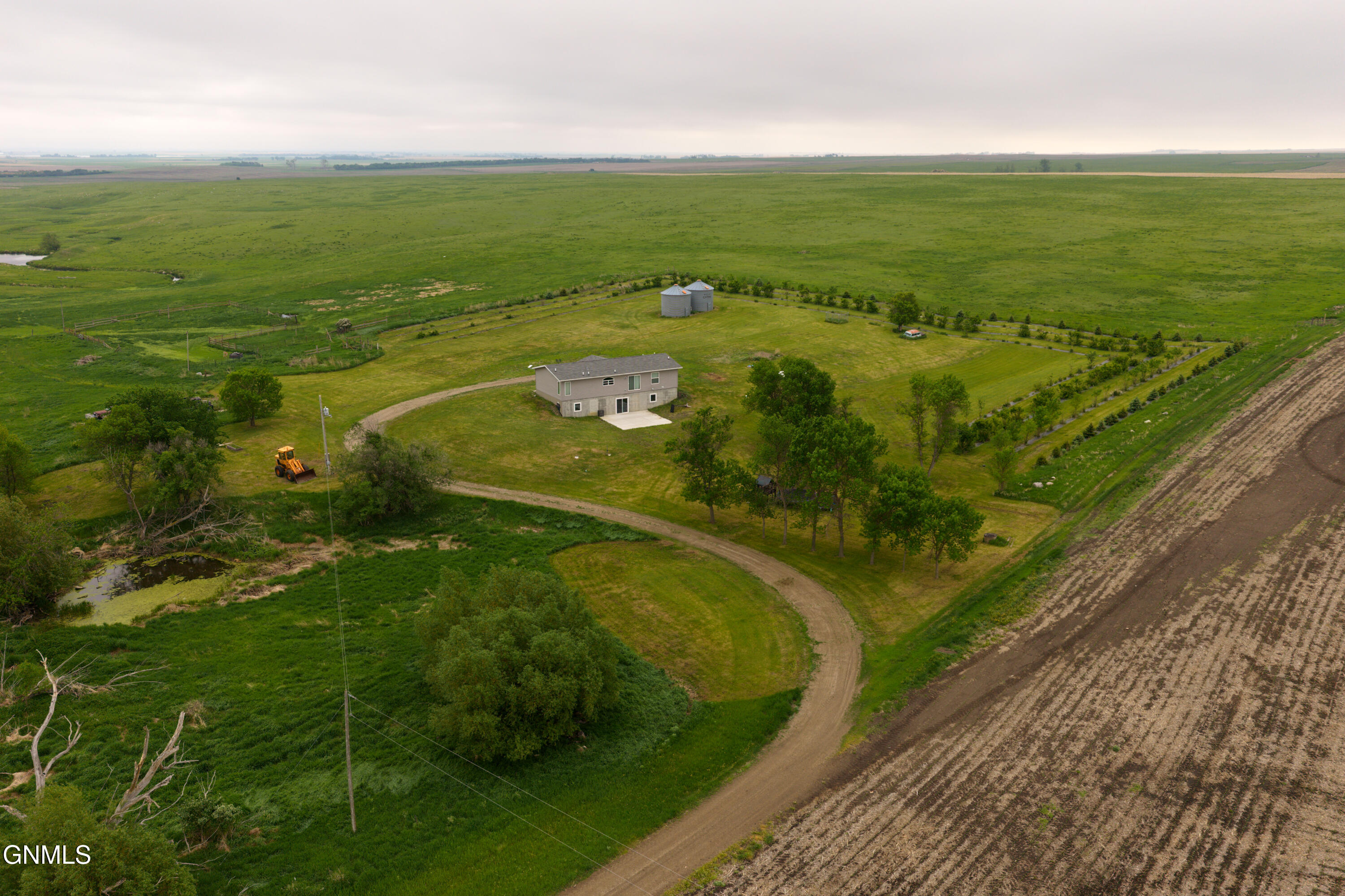 main property photo 9