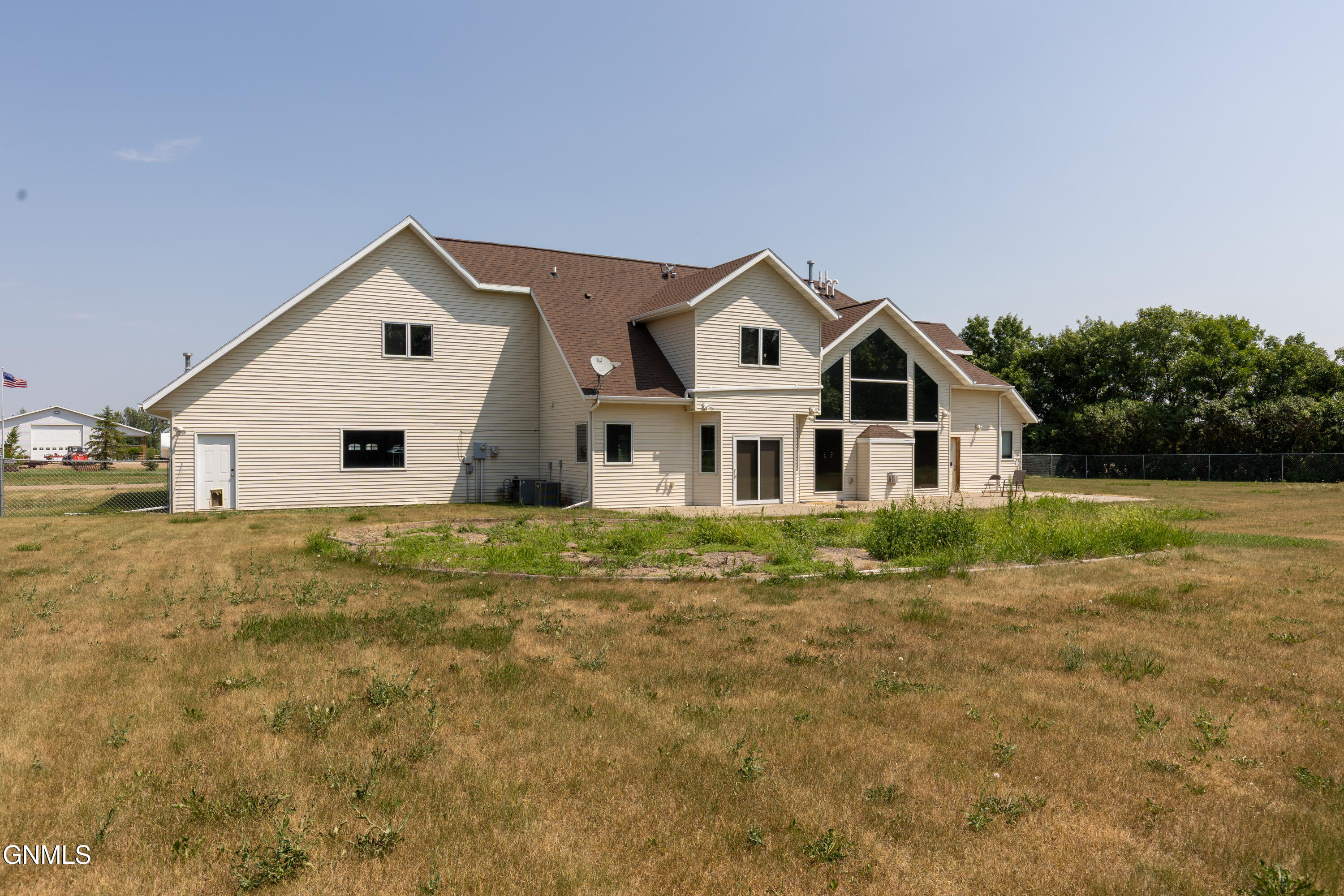 main property photo 33