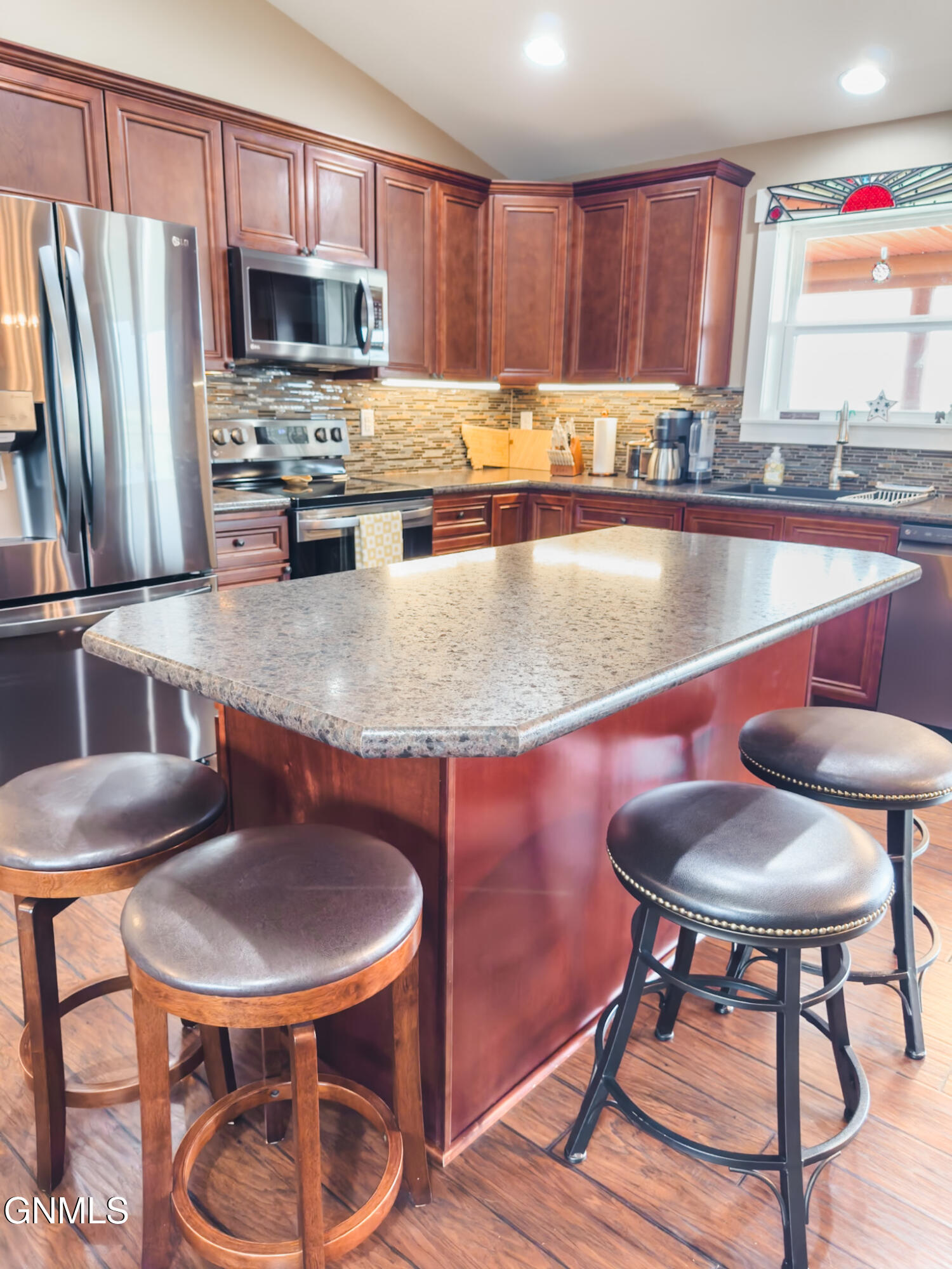 main property photo 11