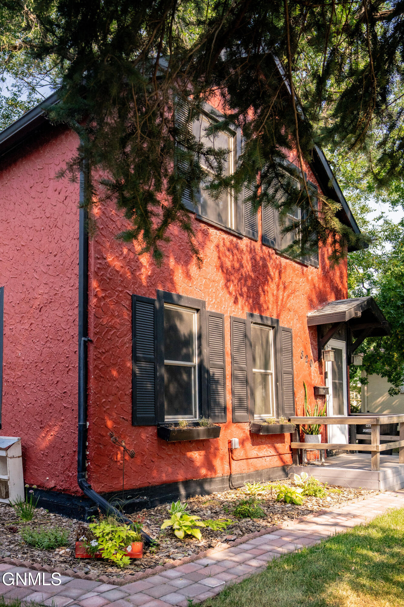 main property photo 40