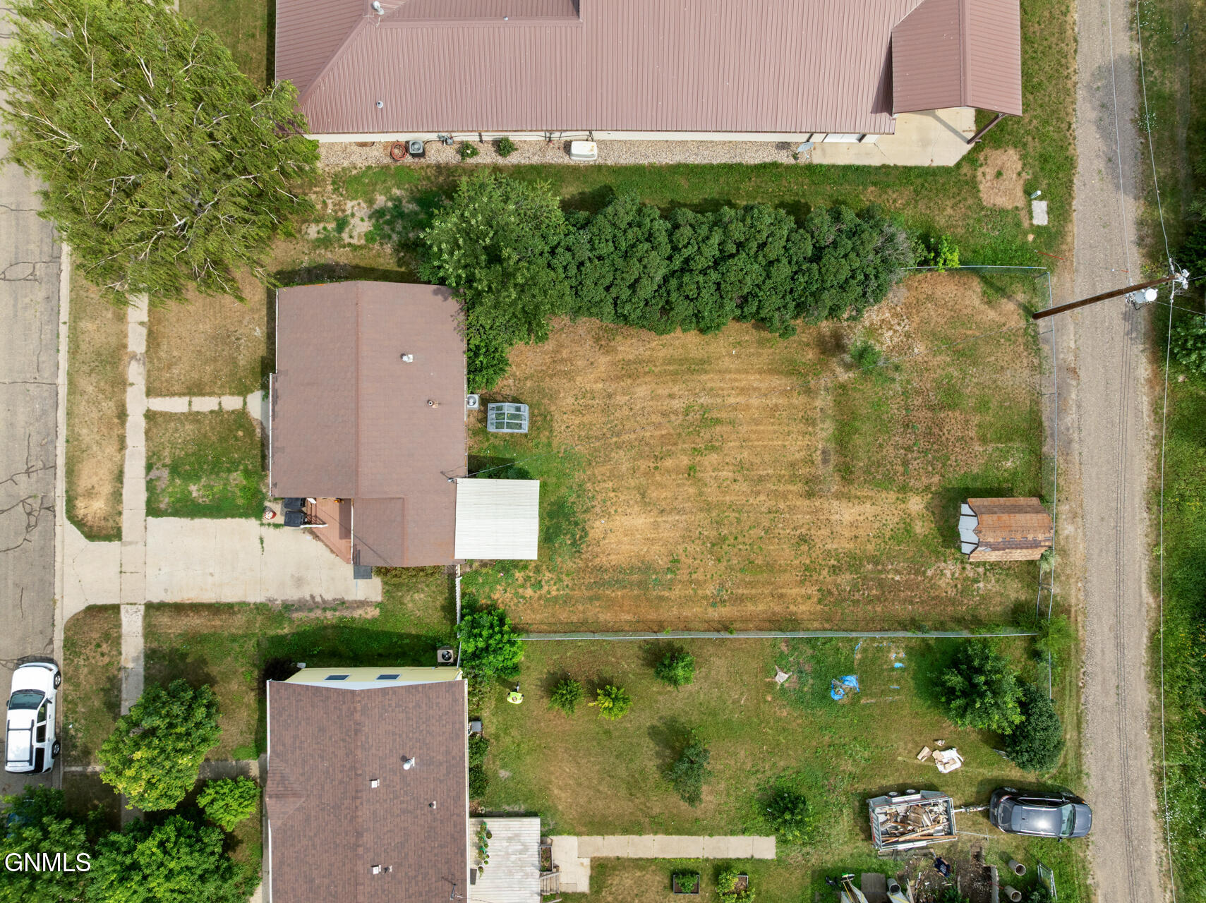 main property photo 28