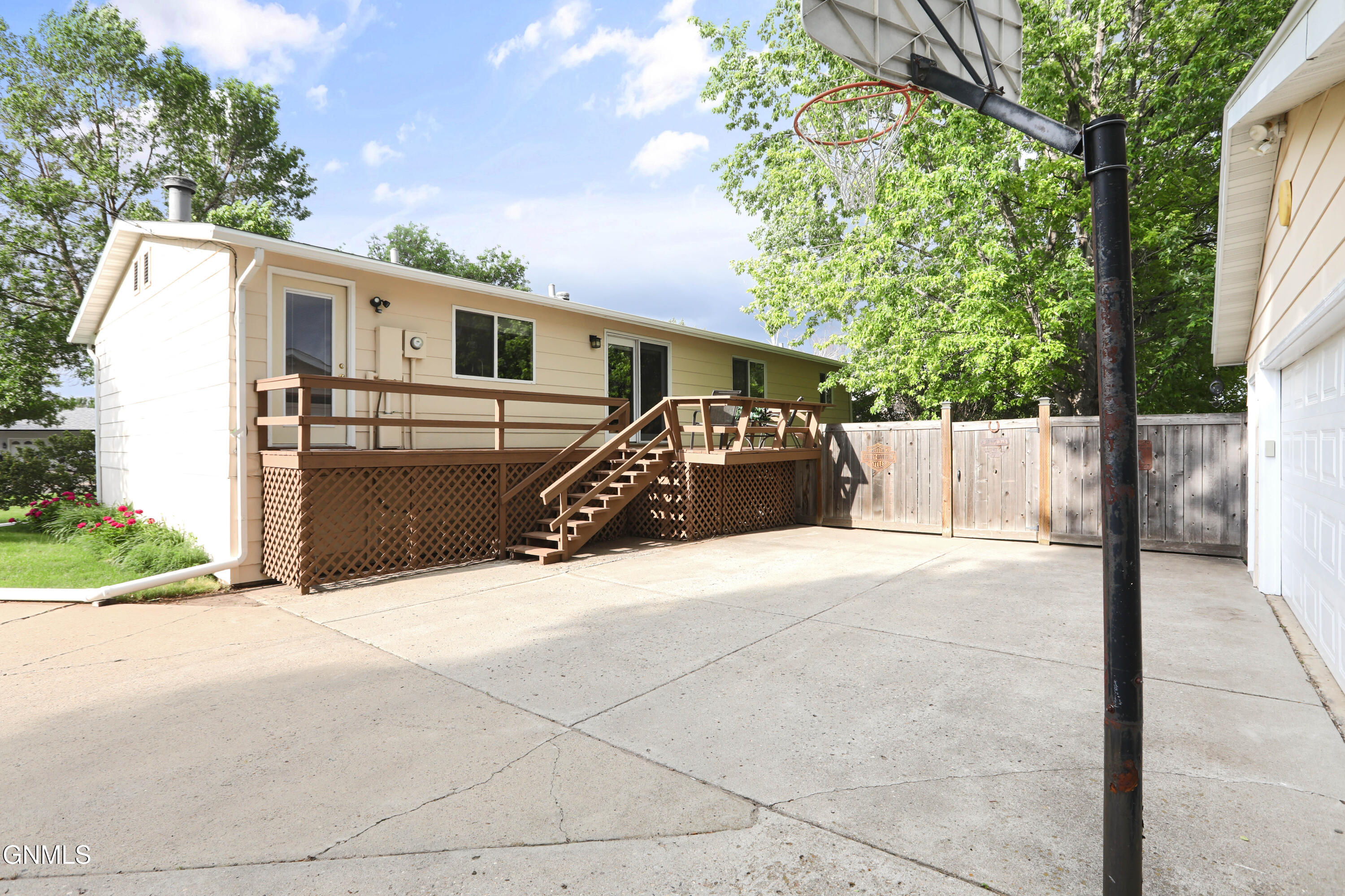 main property photo 31