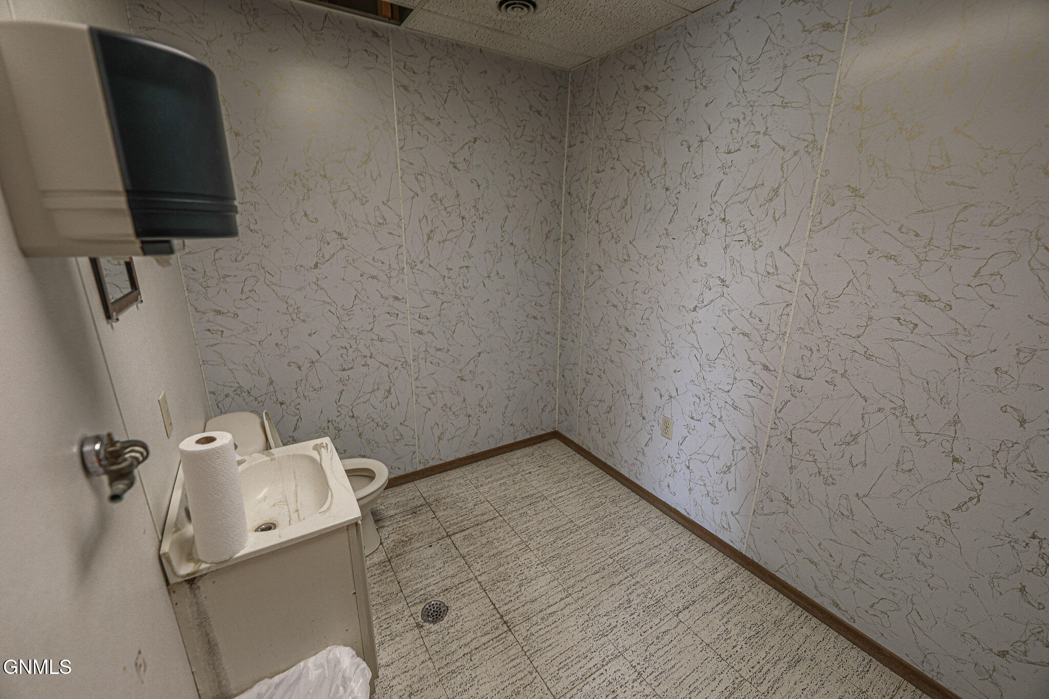 main property photo 18