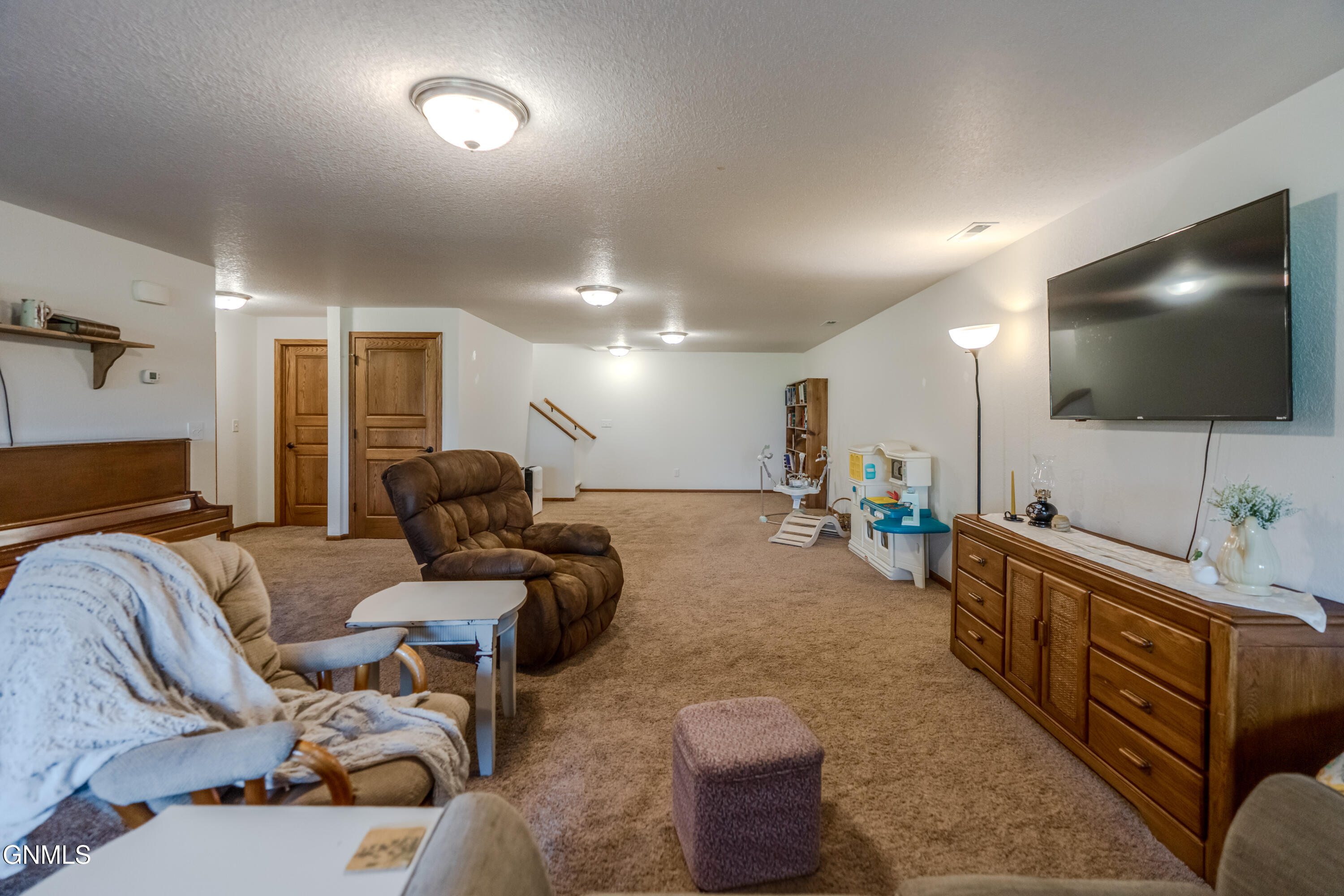 main property photo 75