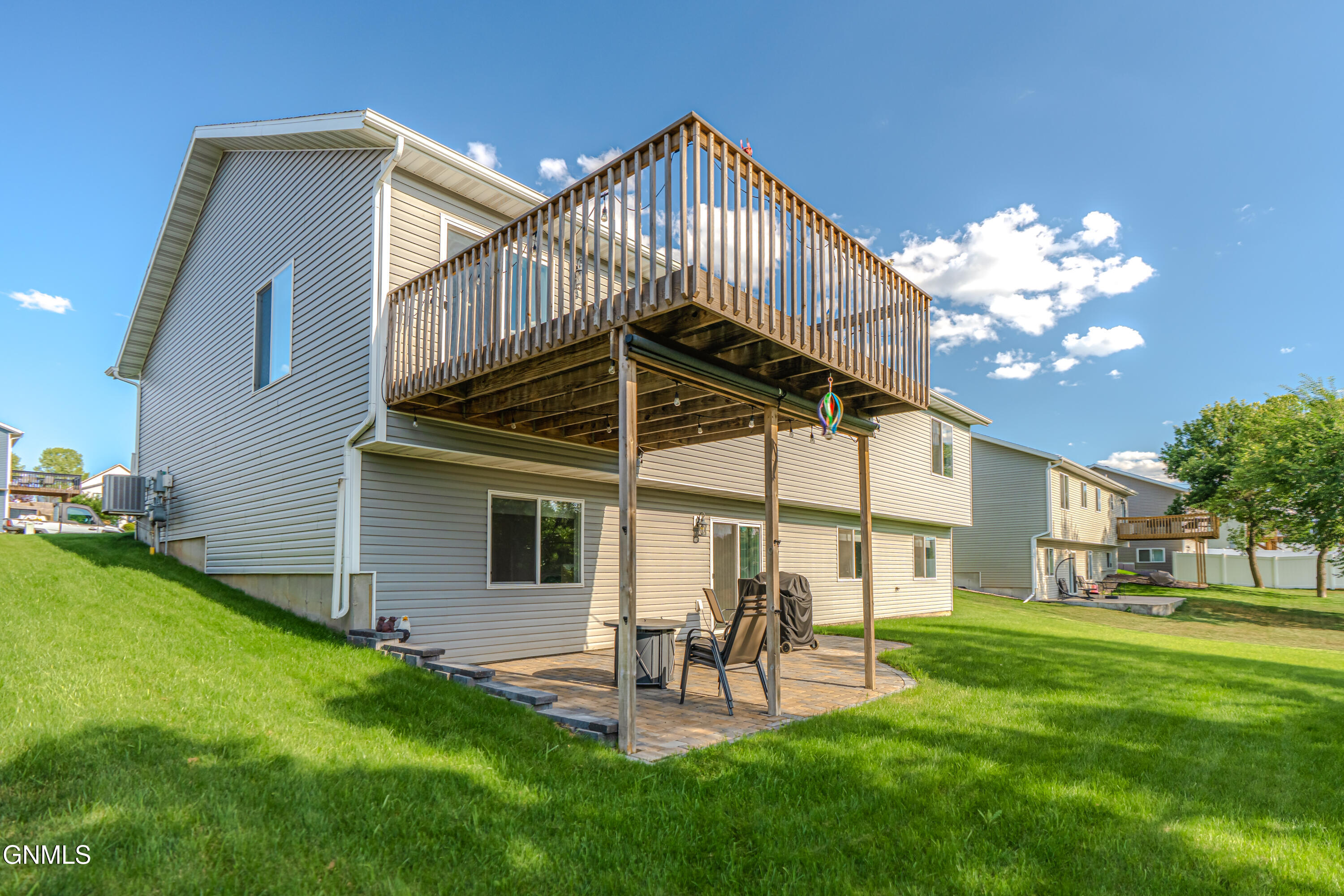 main property photo 11