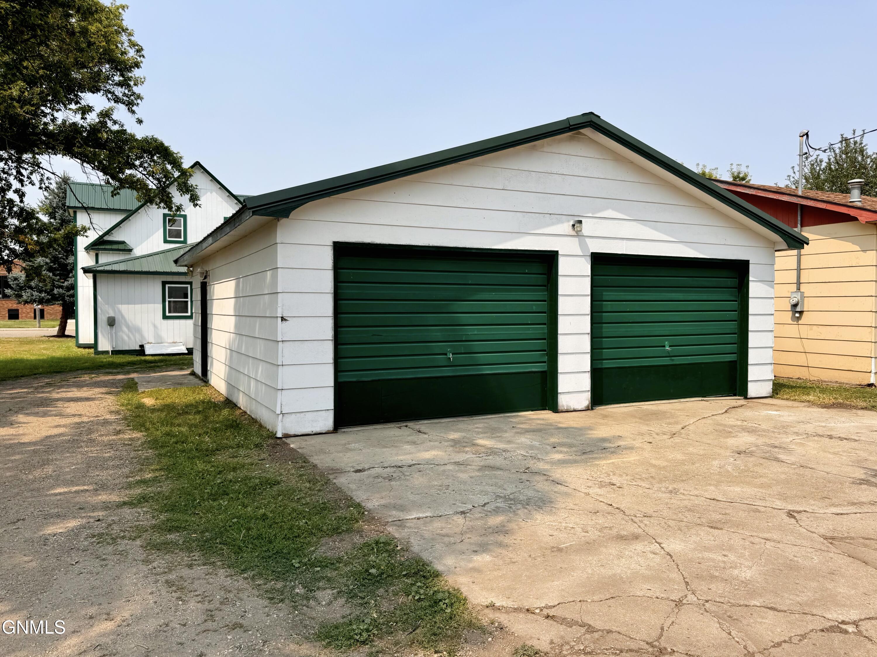 main property photo 35