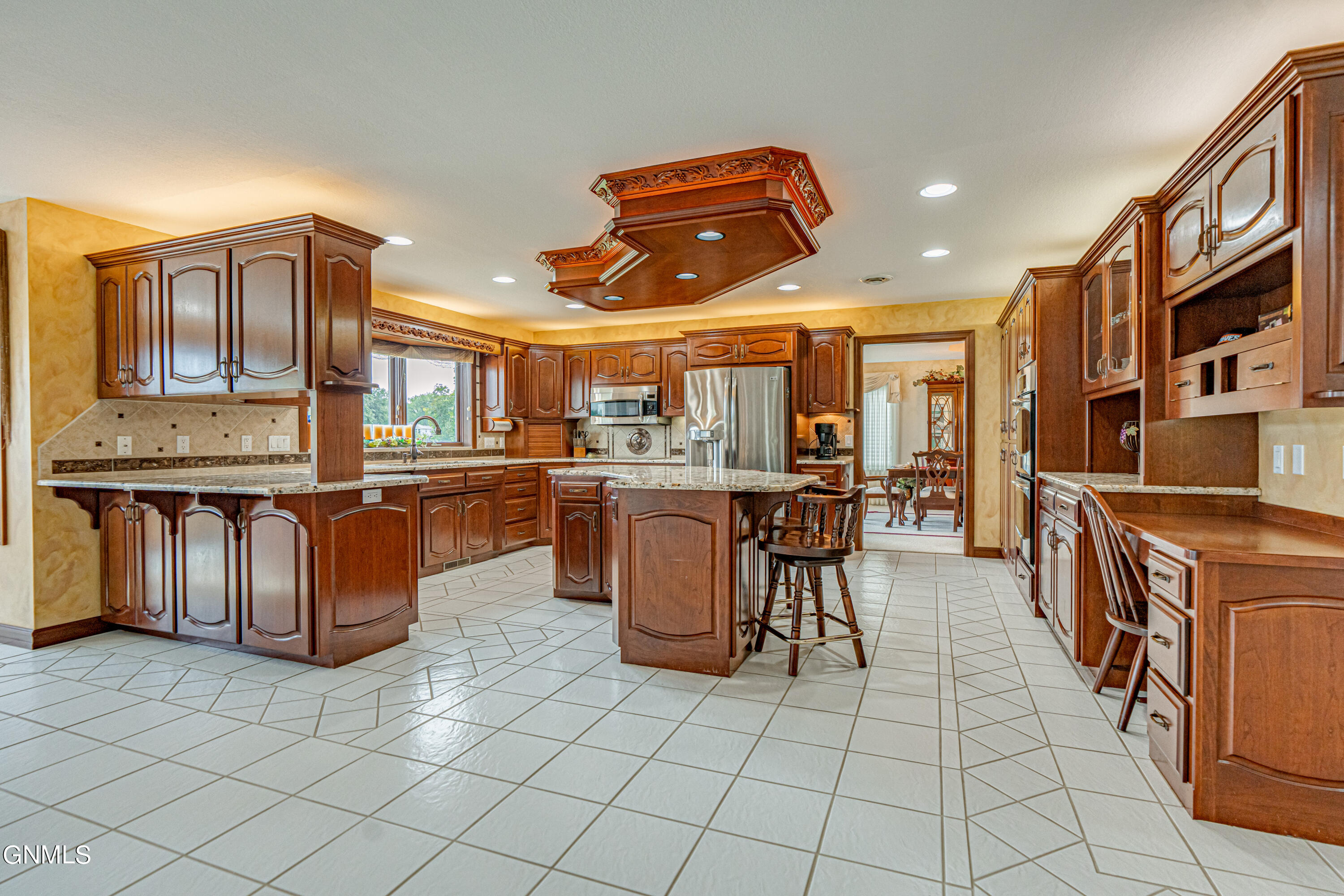 main property photo 25