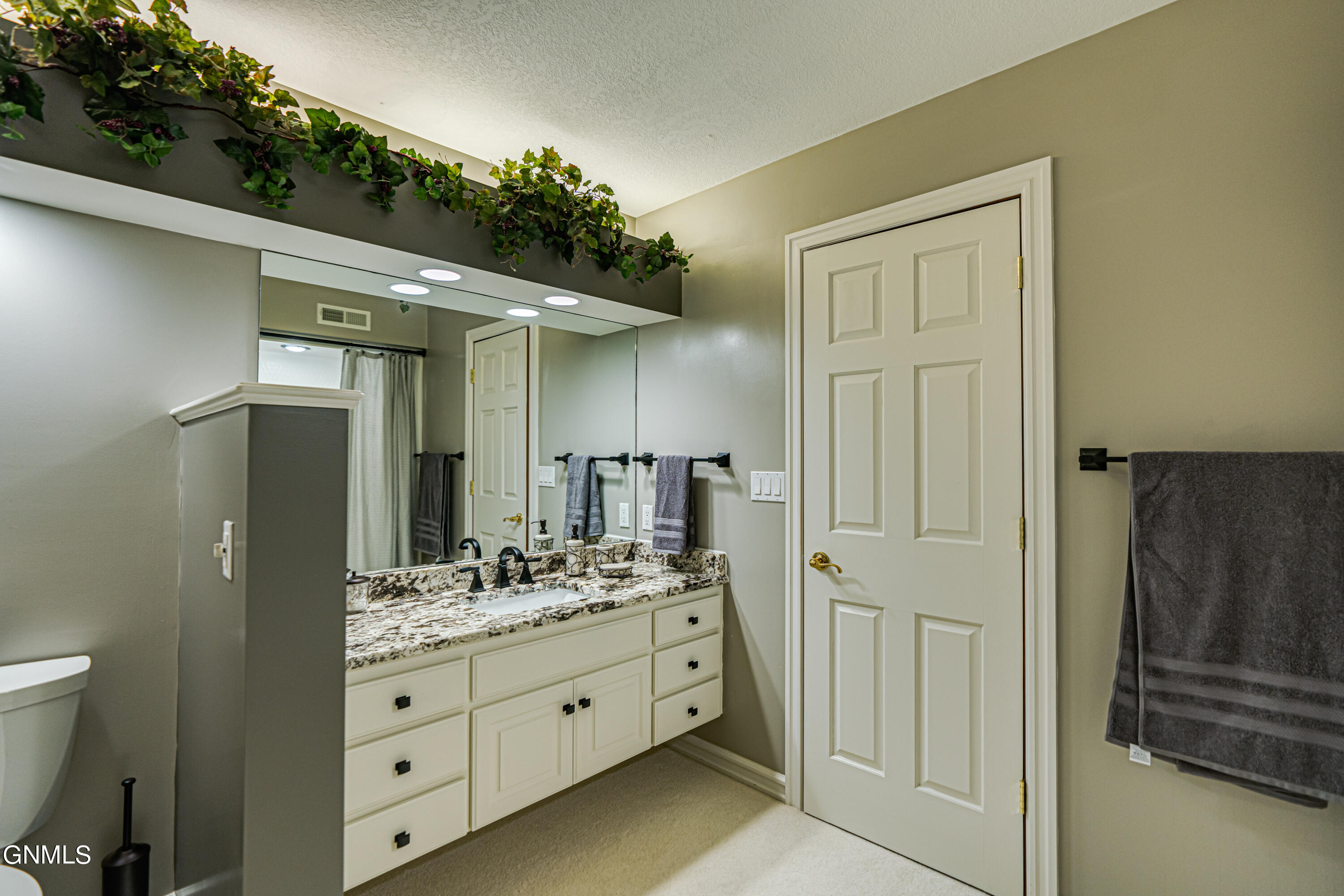 main property photo 90