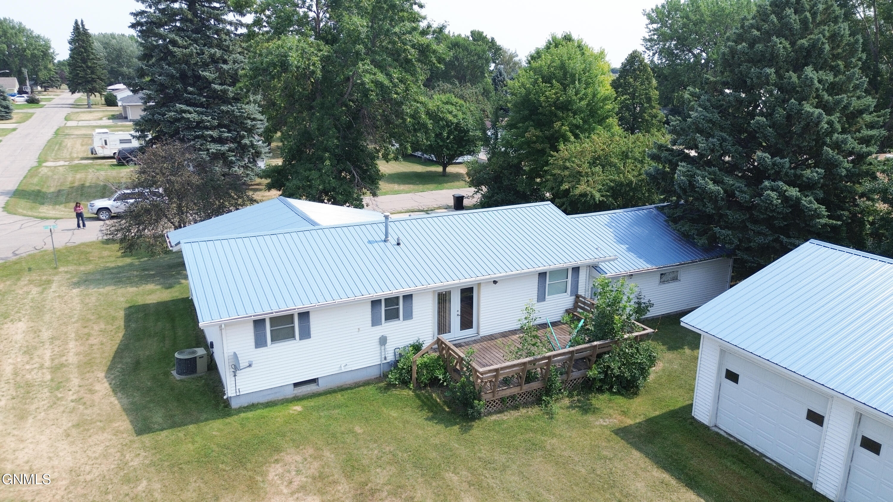 main property photo 8