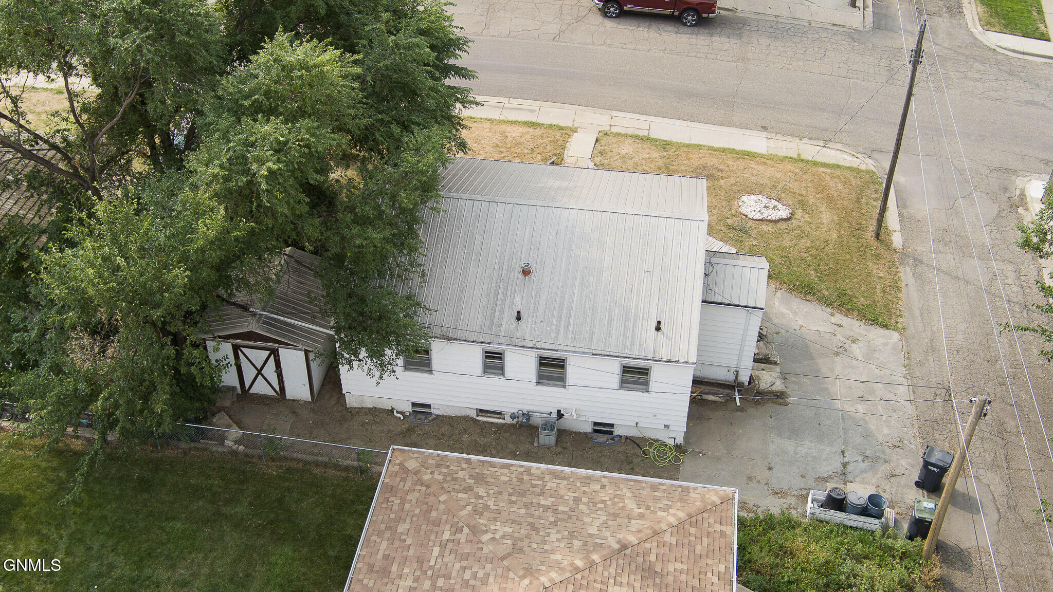main property photo 23