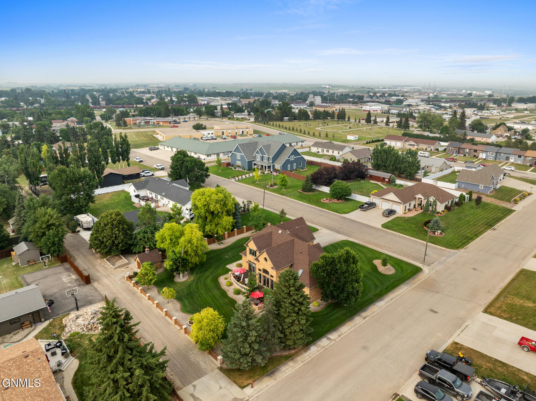 main property photo 40