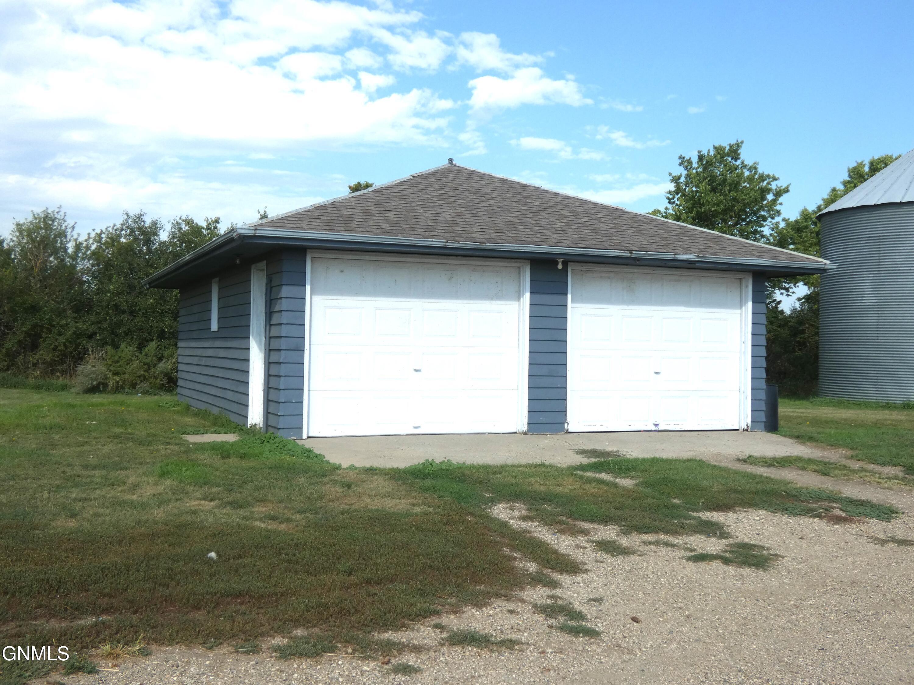 main property photo 43