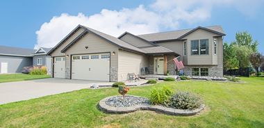image of property with 4 Bed | 4 Bath | 2,700 Sqft