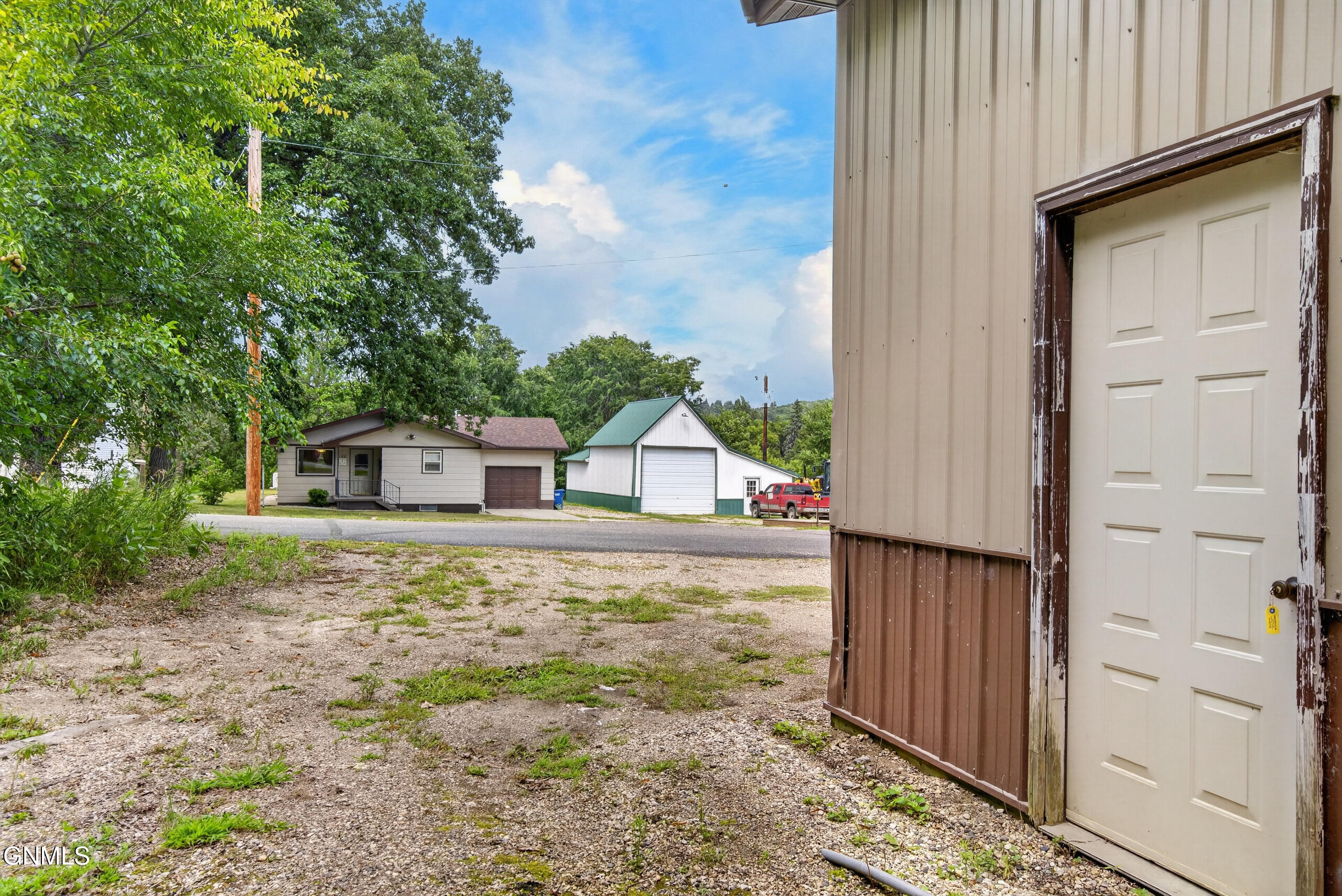 main property photo 33