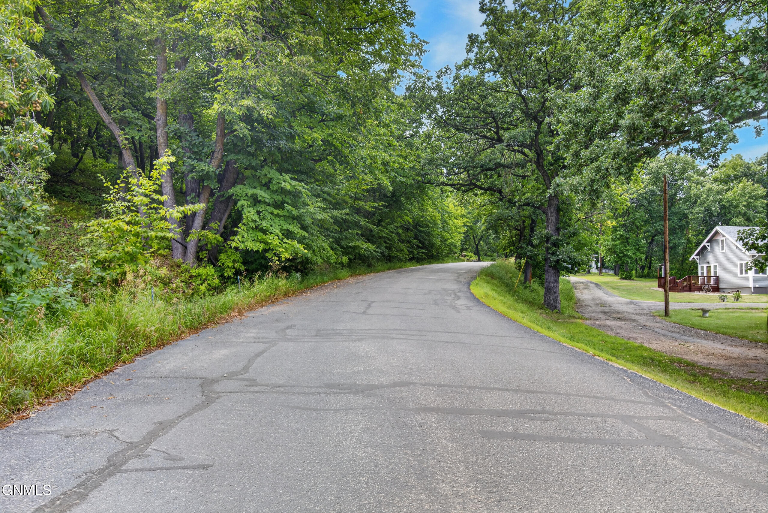 main property photo 34