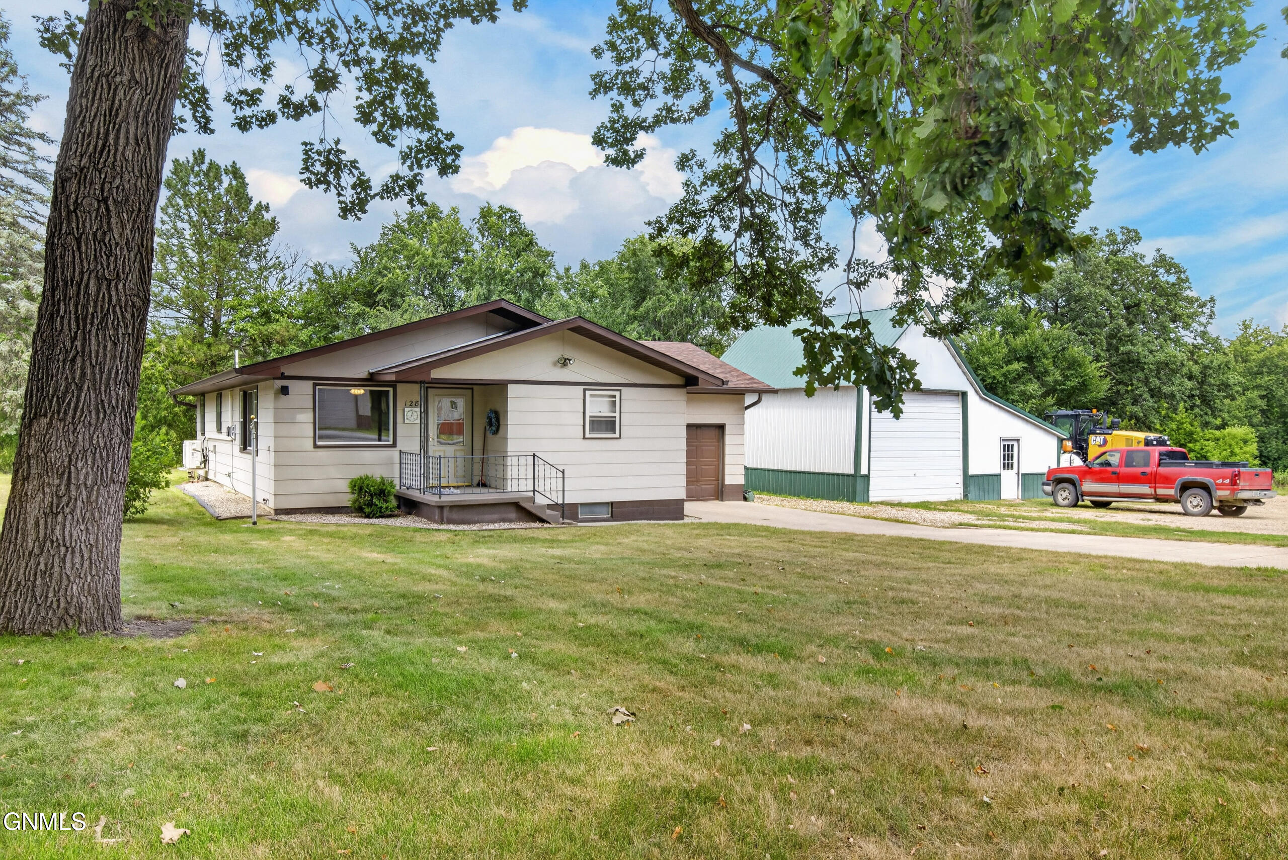 main property photo 35