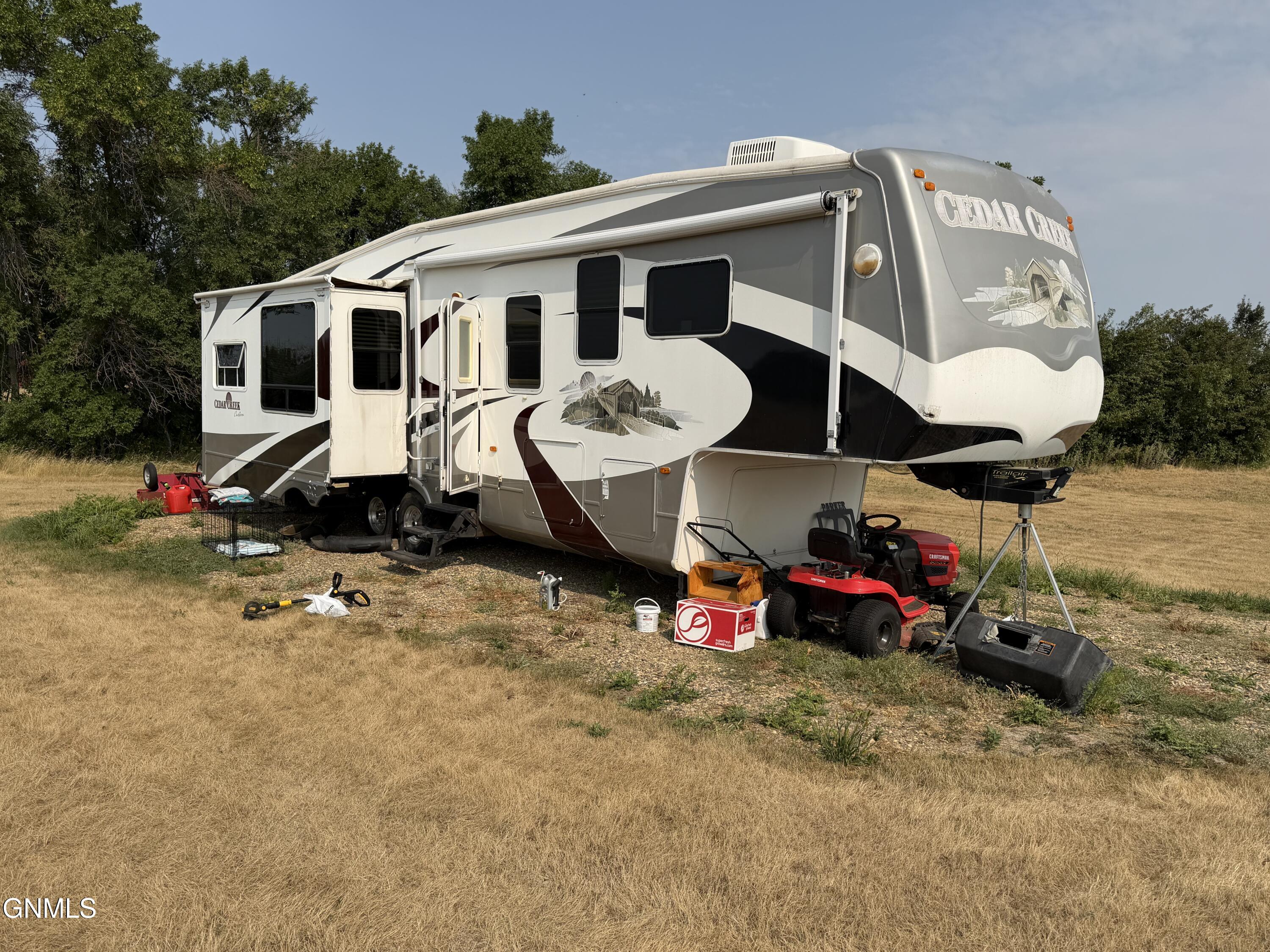 main property photo 23