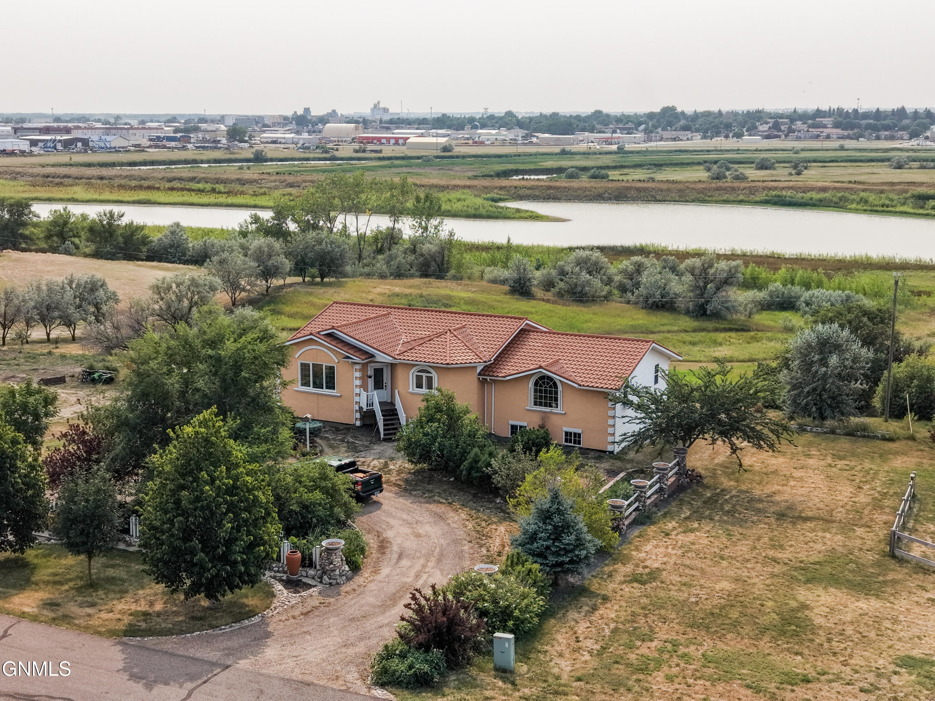 main property photo 40