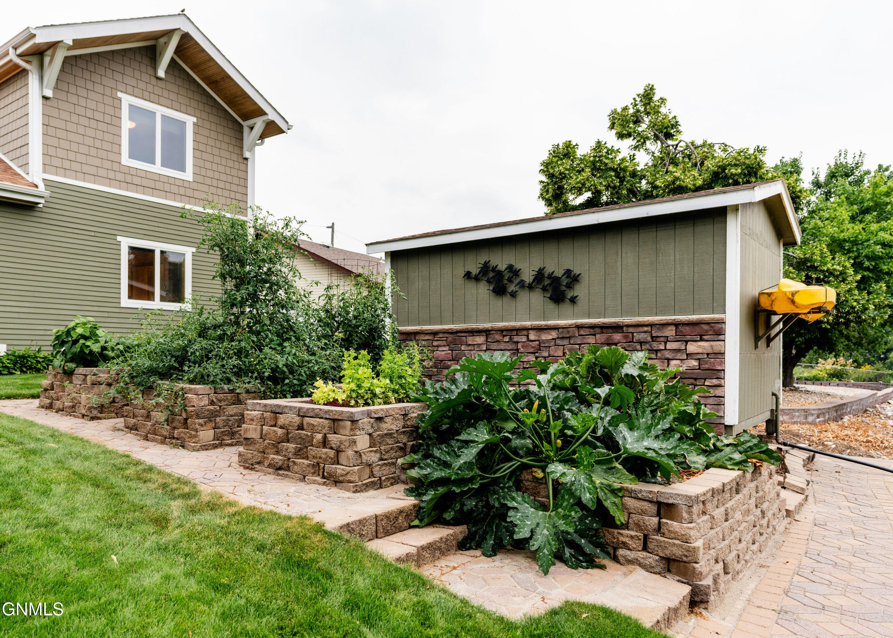 main property photo 78