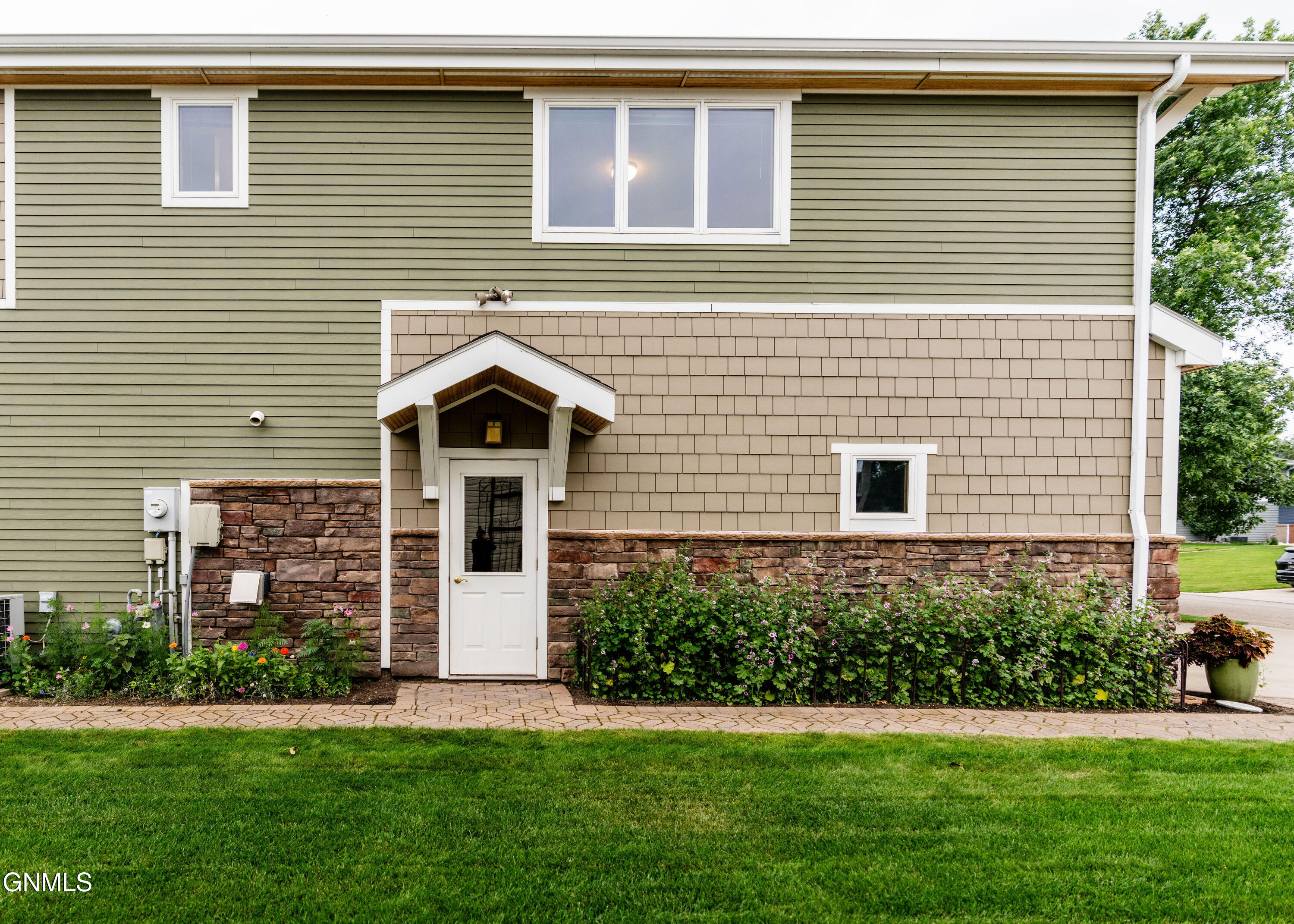 main property photo 81