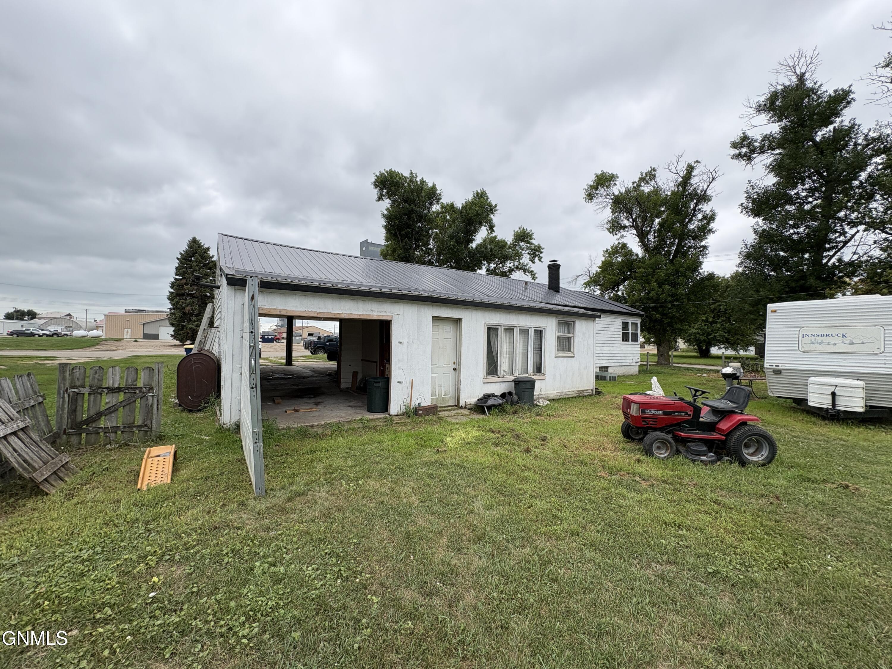 main property photo 33
