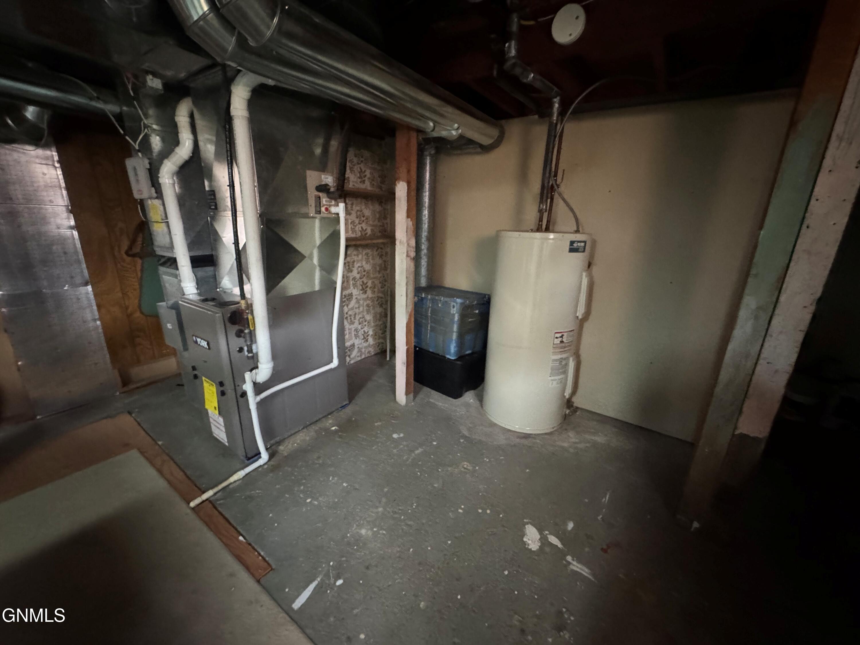 main property photo 30