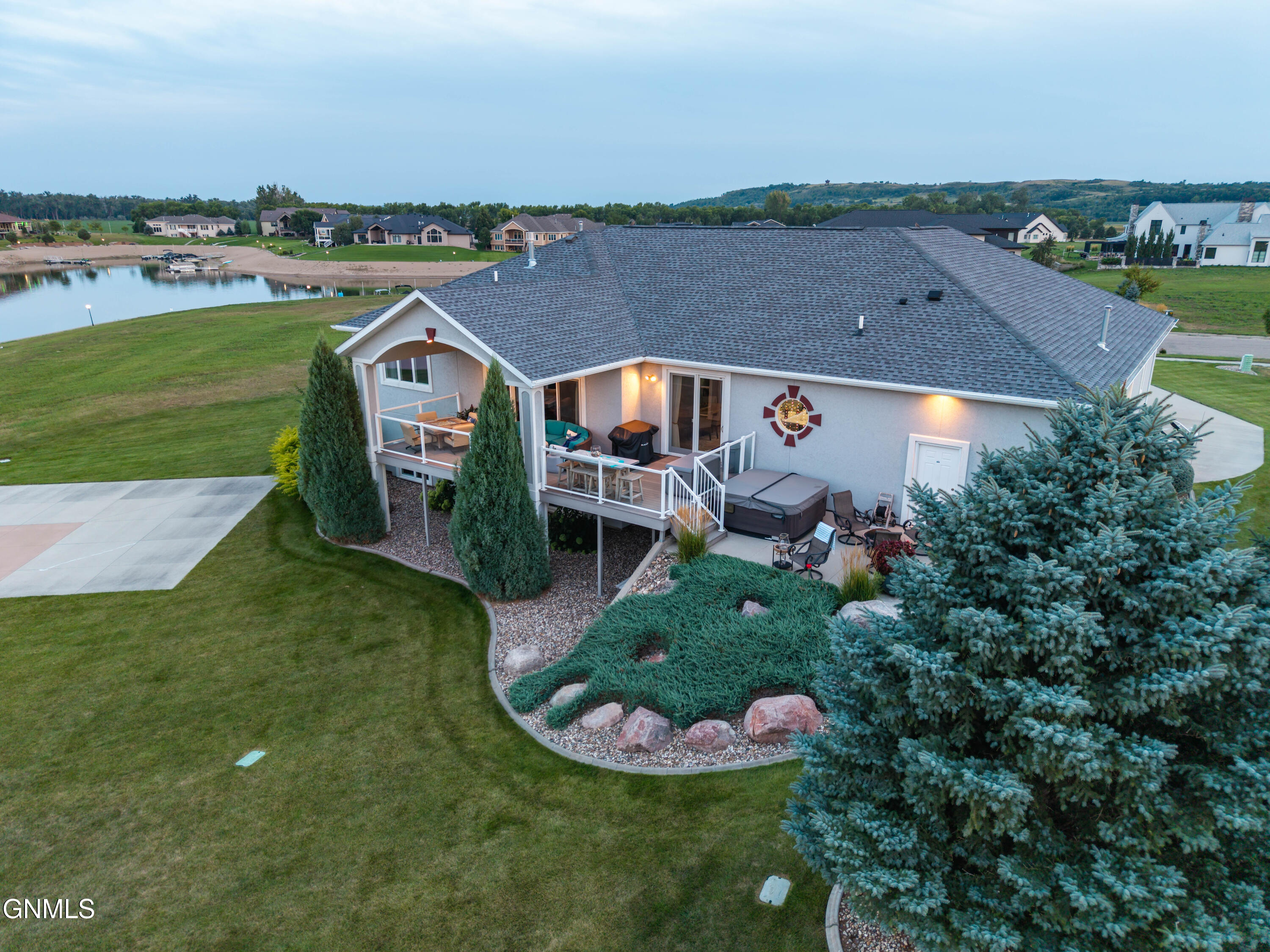 main property photo 9