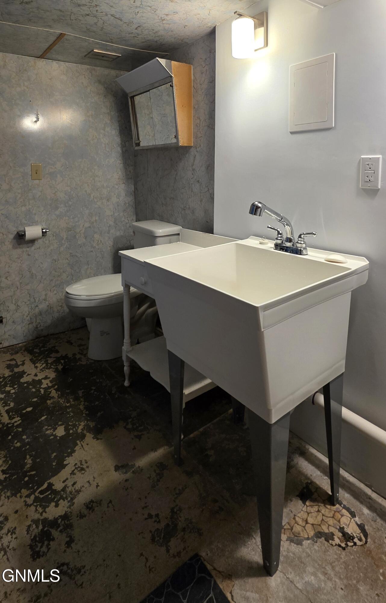 main property photo 33