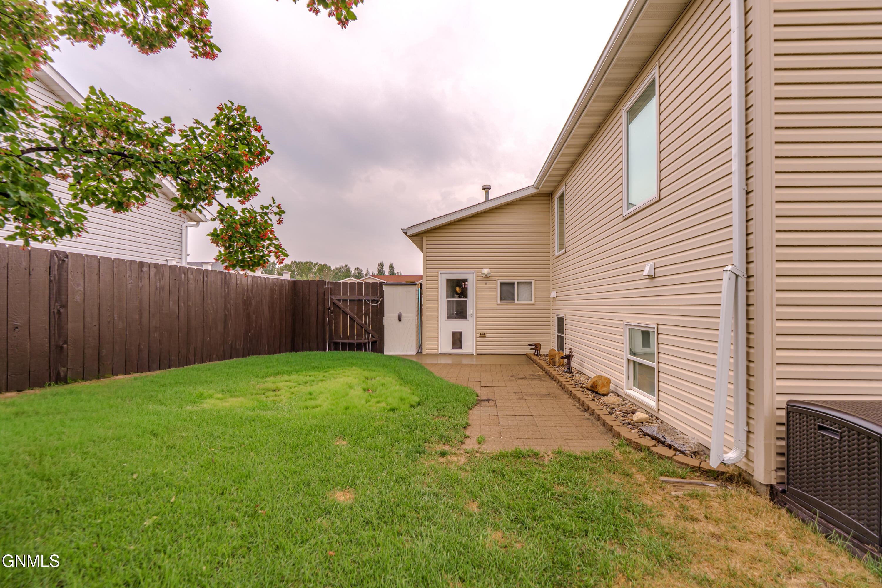main property photo 78