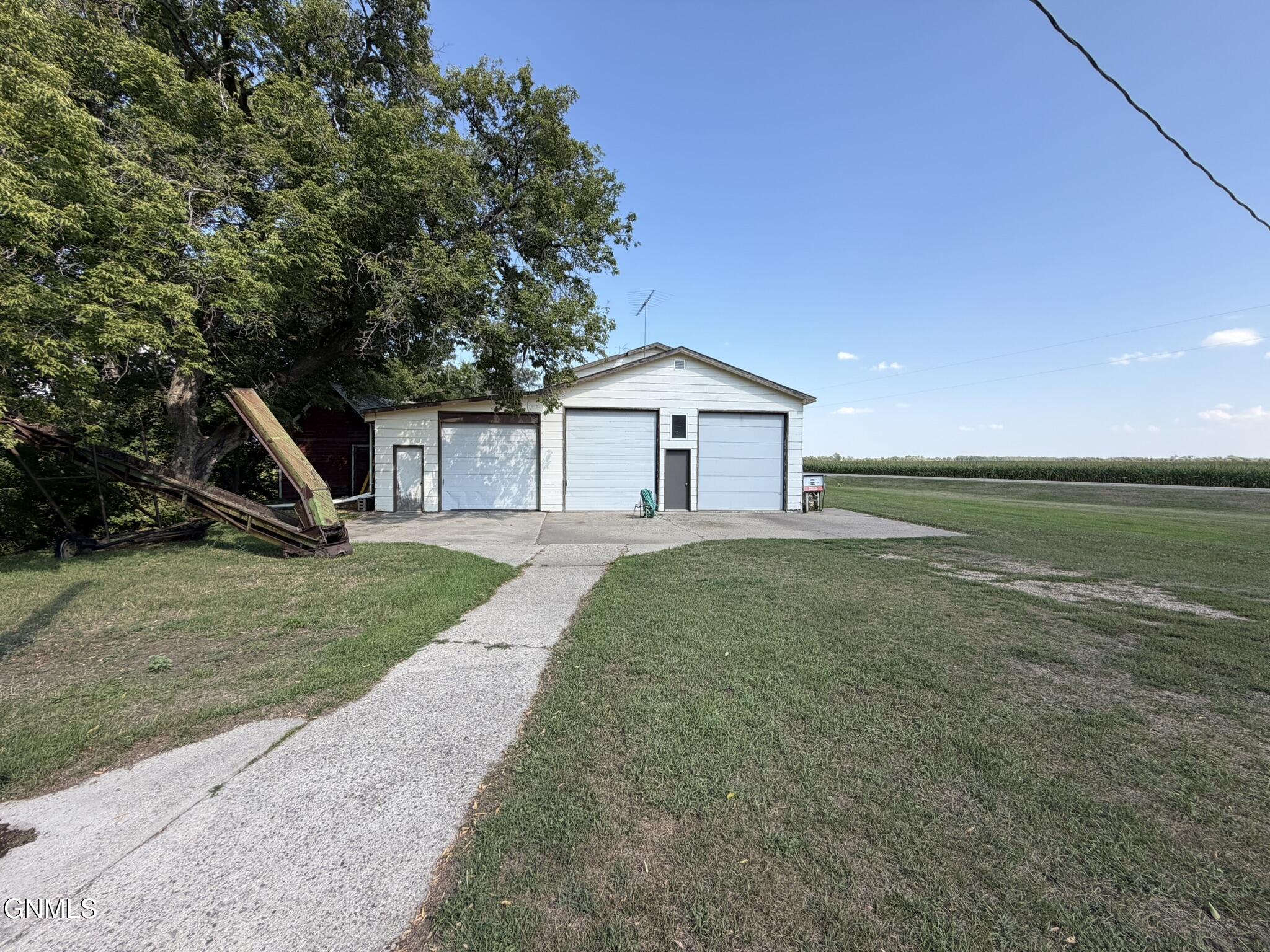main property photo 30