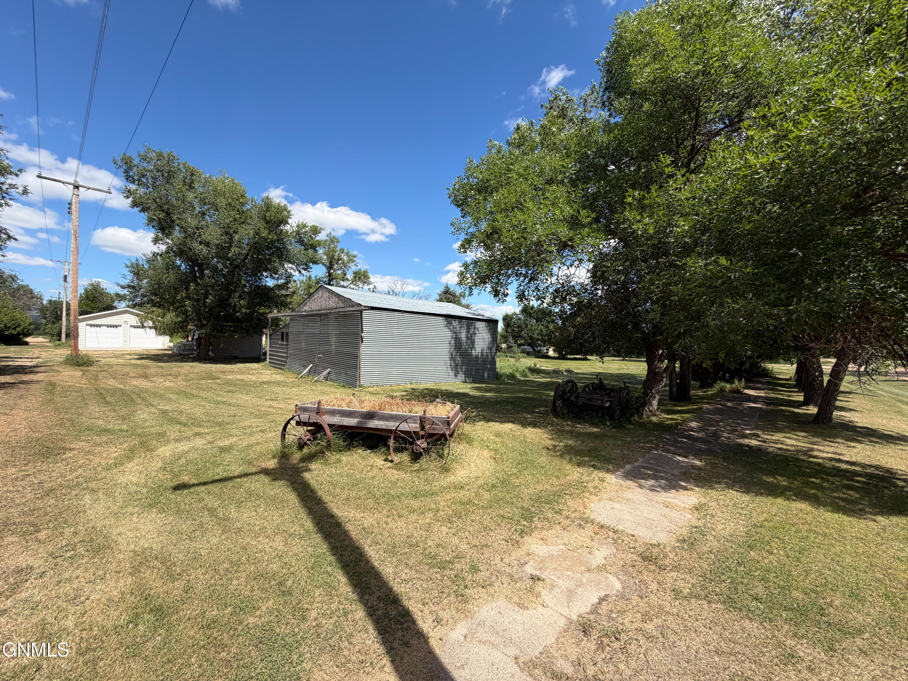 main property photo 16